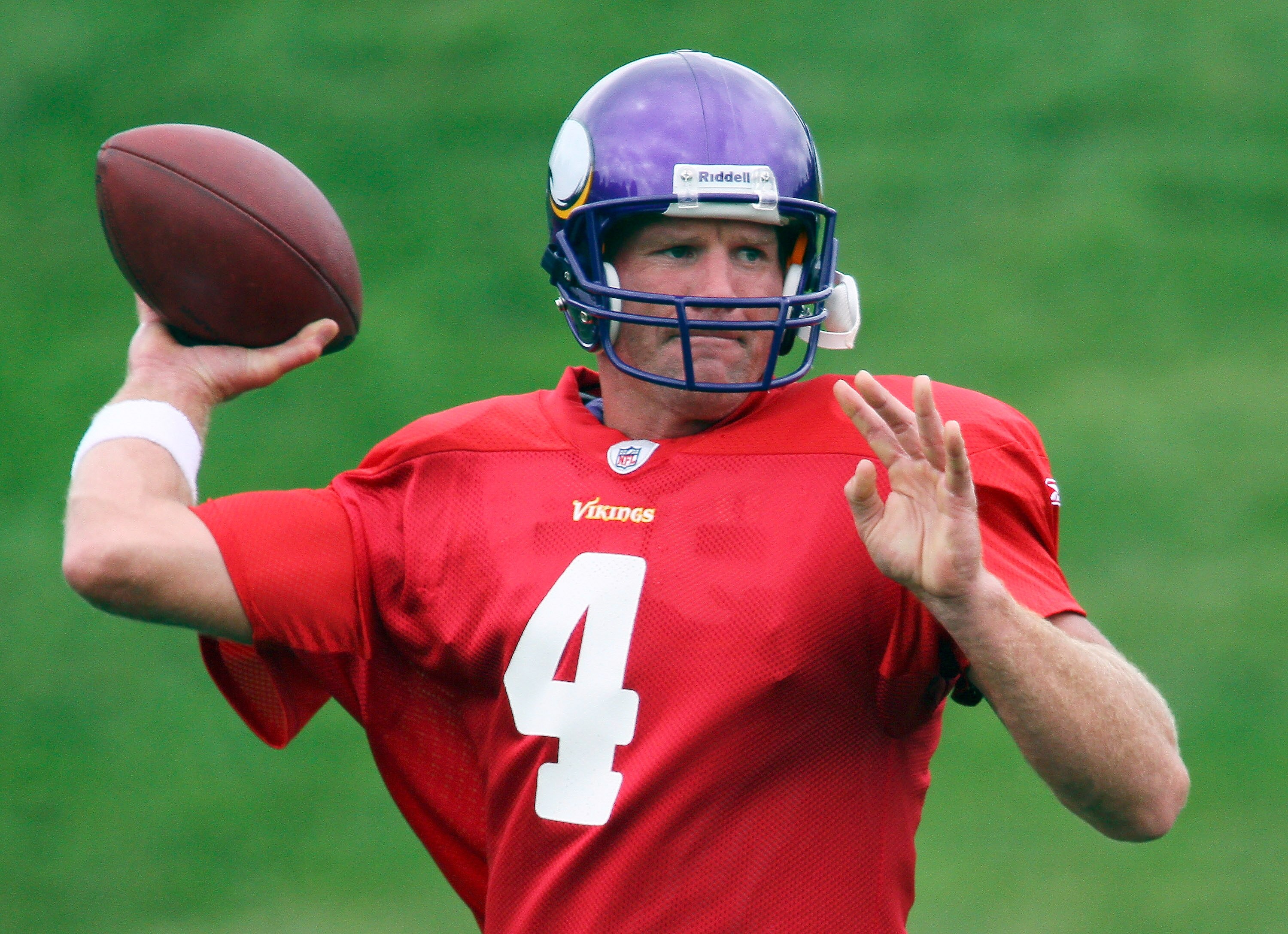 EDEN PRAIRIE, MN - AUGUST 18: Quarterback Brett Favre #4 of the Minnesota Vikings participates in his first morning practice since returning to Vikings Winter Park on August 18, 2010 in Eden Prairie, Minnesota. Favre injured his ankle last year and had be