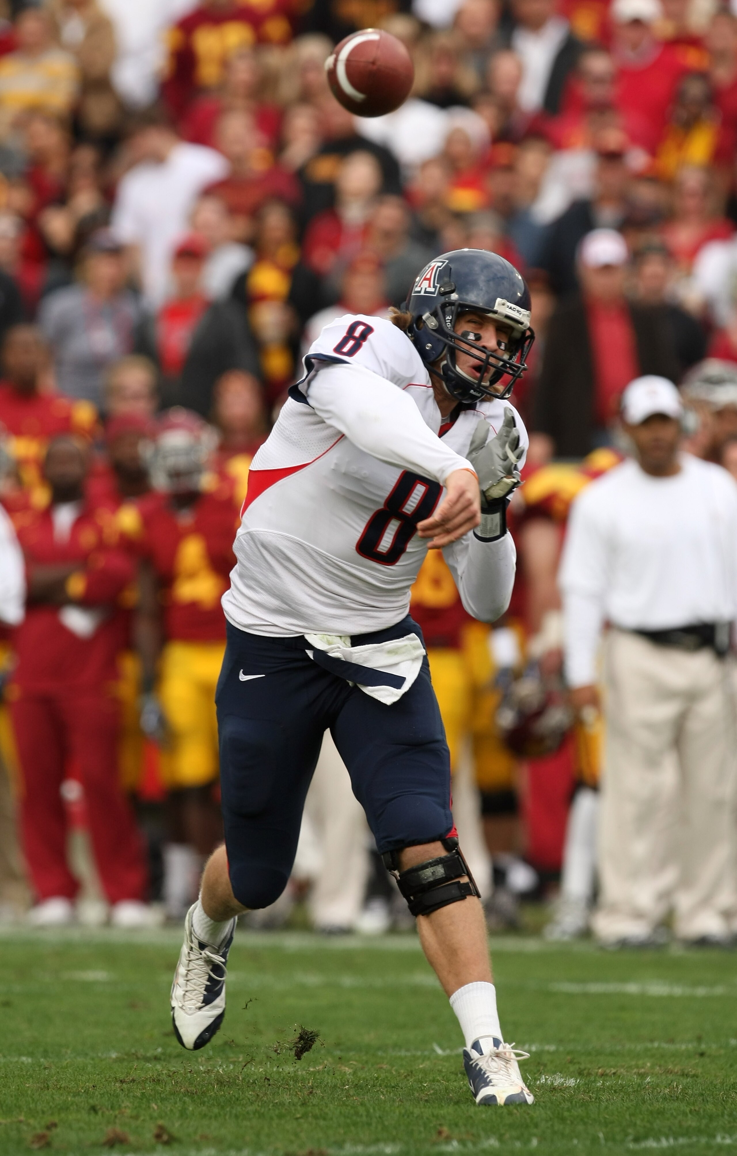 LOS ANGELES - DECEMBER 5: Quarterbck Nick Foles #8 of the Arizona Wildcats throws a touchdown pass in the first quarter aganst the USC Trojans on December 5, 2009 at the Los Angeles Coliseum in Los Angeles, California.   (Photo by Stephen Dunn/Getty Image