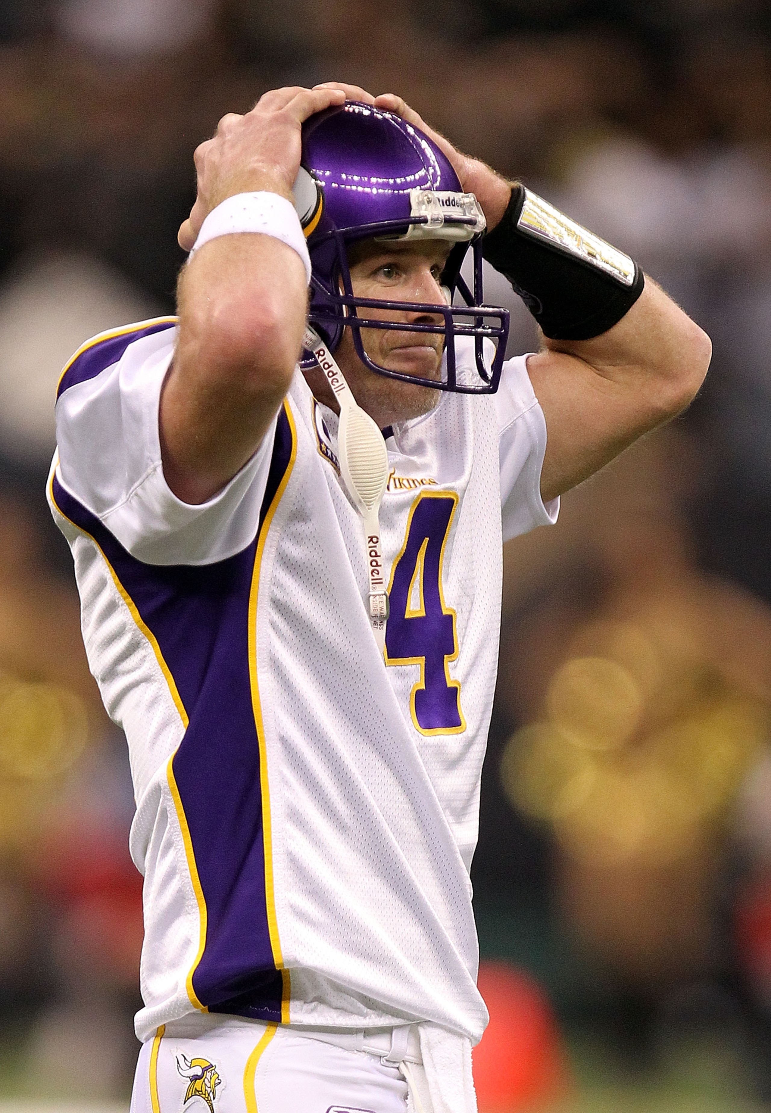 NEW ORLEANS - JANUARY 24:  Brett Favre #4 of the Minnesota Vikings reacts after a play against the New Orleans Saints during the NFC Championship Game at the Louisana Superdome on January 24, 2010 in New Orleans, Louisiana.  (Photo by Ronald Martinez/Gett