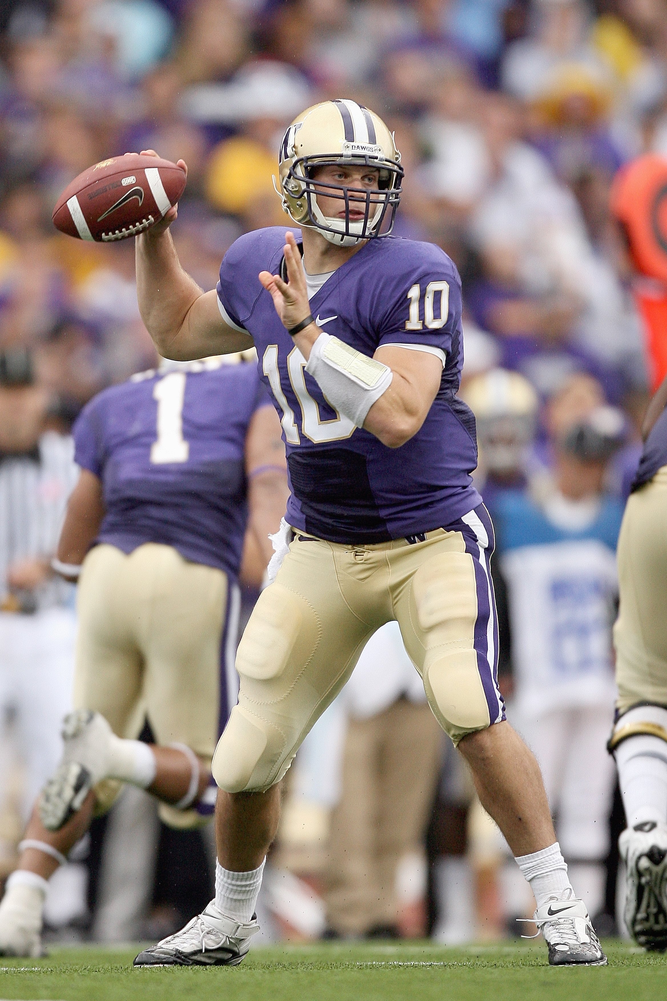 SEATTLE - SEPTEMBER 19: Quarterback Jake Locker #10 of the Washington Huskies looks to pass the ball during the game against the USC Trojans on September 19, 2009 at Husky Stadium in Seattle, Washington. The Huskies defeated the Trojans 16-13. (Photo by O