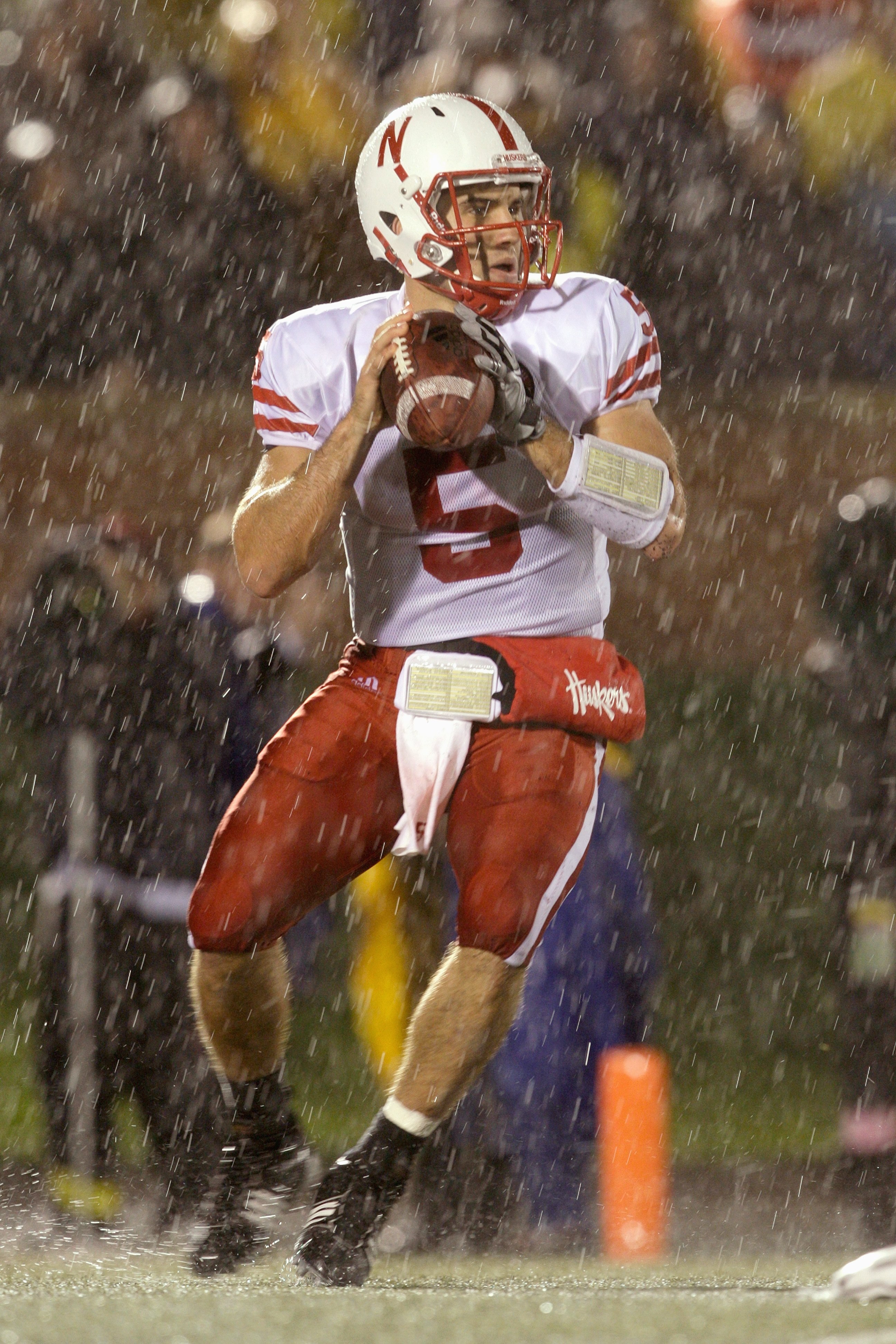 COLUMBIA, MO - OCTOBER 08:  Quarterback Zac Lee #5 of the Nebraska Cornhuskers looks to pass the ball during the game against the Missouri Tigers on October 8, 2009 at Faurot Field/Memorial Stadium in Columbia, Missouri. (Photo by Jamie Squire/Getty Image