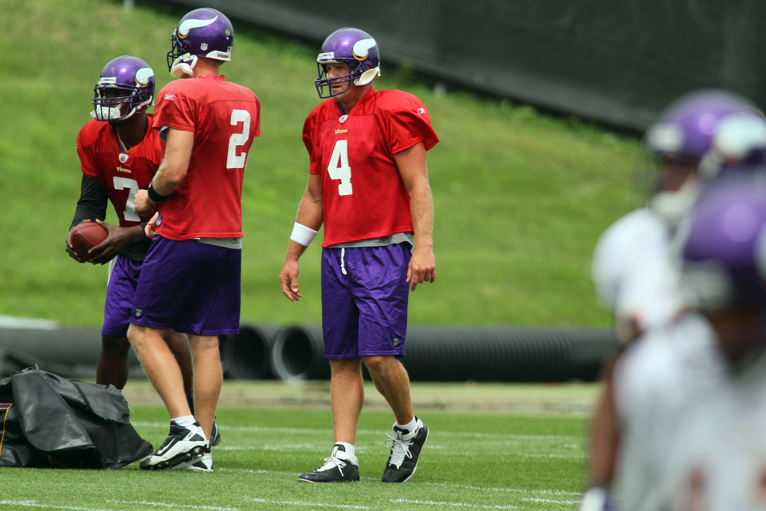 EDEN PRAIRIE, MN - AUGUST 18: Quarterback Brett Favre #4 of the Minnesota Vikings participates in his first morning practice since returning to Vikings Winter Park on August 18, 2010 in Eden Prairie, Minnesota. Favre injured his ankle last year and had be EDEN PRAIRIE, MN - AUGUST 18: Quarterback Brett Favre #4 of the Minnesota Vikings participates in his first morning practice since returning to Vikings Winter Park on August 18, 2010 in Eden Prairie, Minnesota. Favre injured his ankle last year and had be