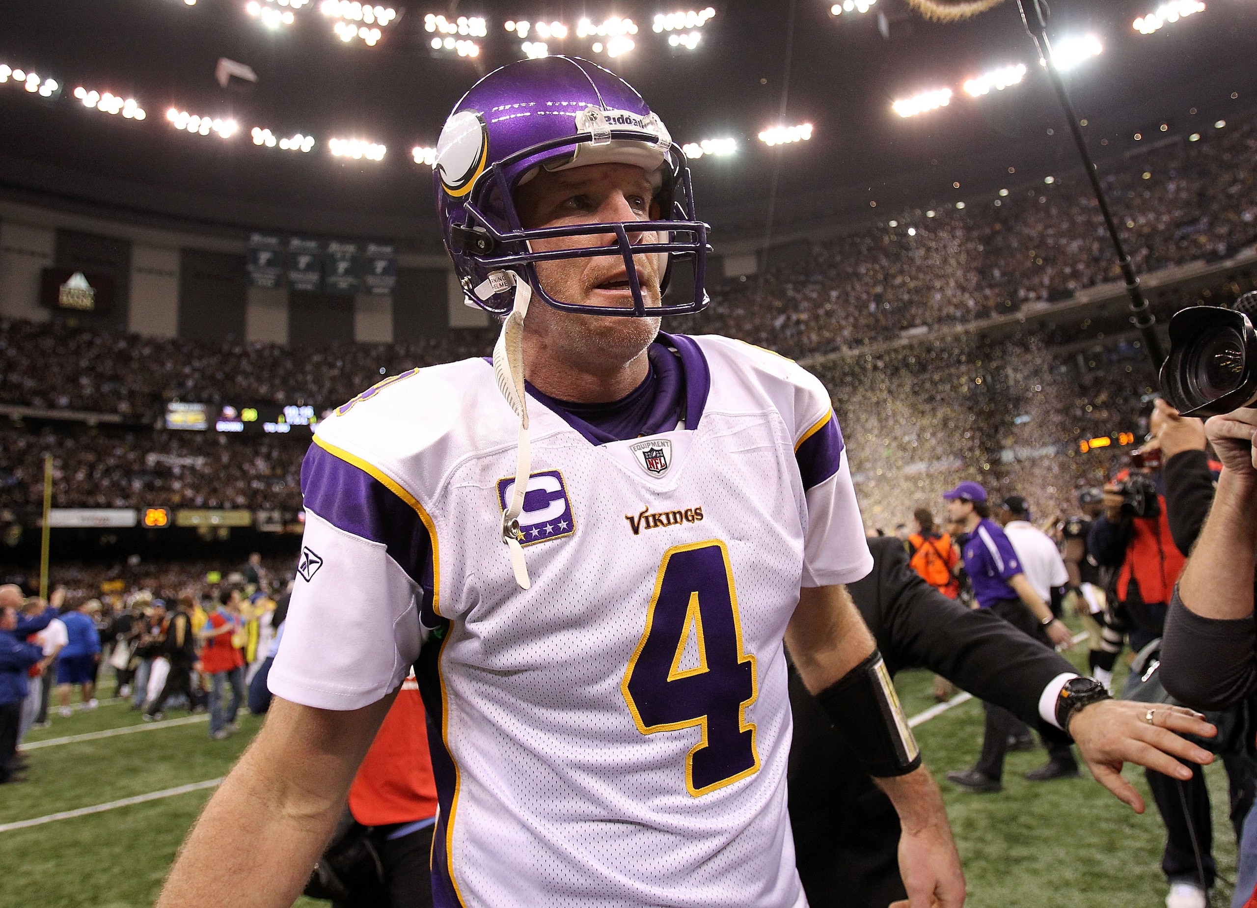 NEW ORLEANS - JANUARY 24:  Brett Favre #4 of the Minnesota Vikings walks off the field after the Vikings lost to the New Orleans Saints 31-28 in overtime during the NFC Championship Game at the Louisiana Superdome on January 24, 2010 in New Orleans, Louis