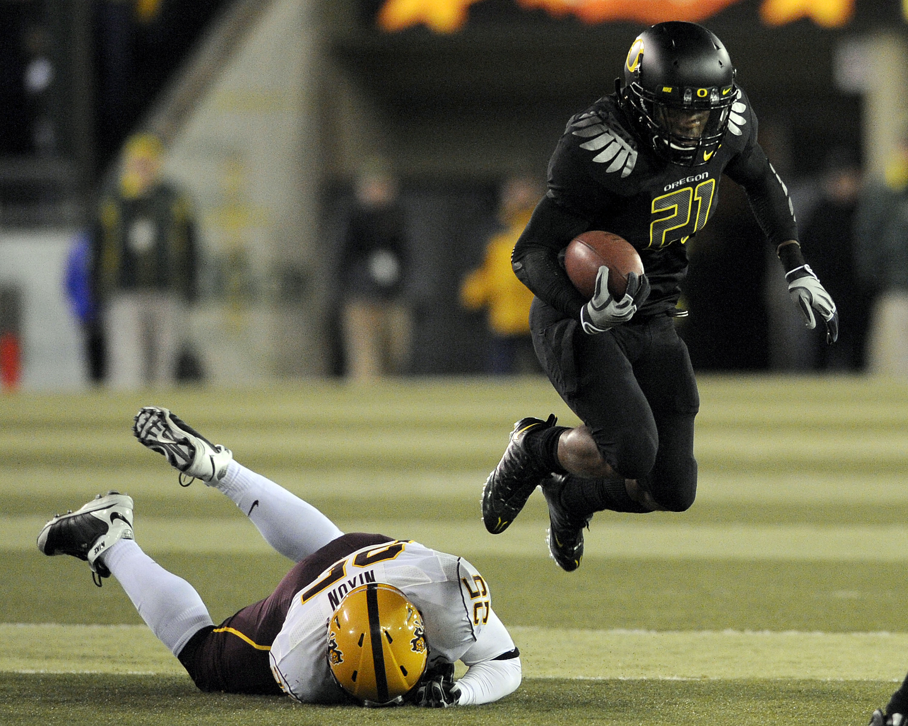 EUGENE,OR - NOVEMBER 14: Running back LaMichael James #21of the Oregon Ducks leaps over the the tackle of linebacker Mike Nixon #25 of the Arizona State Sun Devils in the first quarter of the game at Autzen Stadium on November 14, 2009 in Eugene, Oregon.