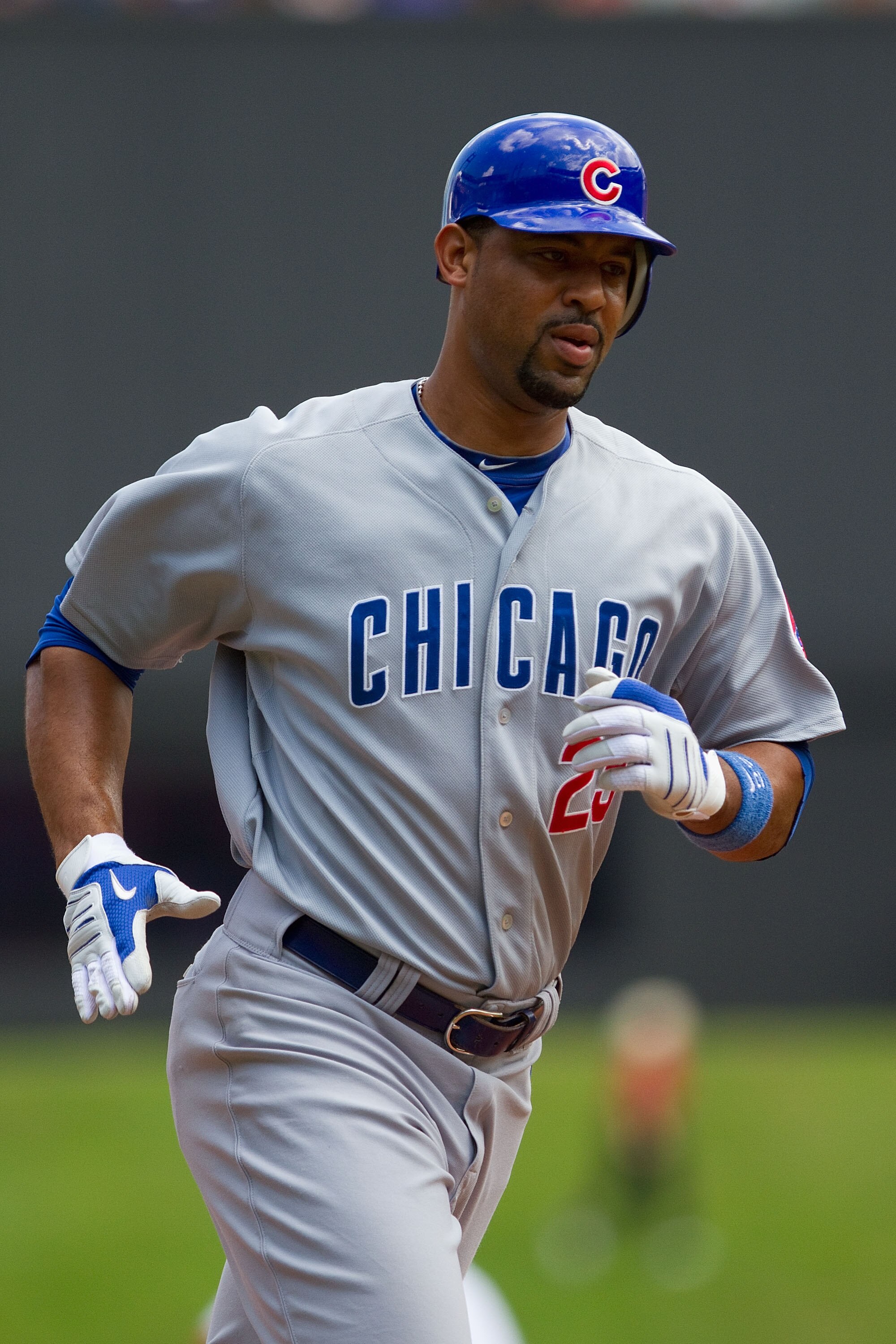 ST. LOUIS - AUGUST 15: Derek Lee #25 of the Chicago Cubs rounds the bases after hitting a home run against the St. Louis Cardinals at Busch Stadium on August 15, 2010 in St. Louis, Missouri.  The Cubs beat the Cardinals 9-7.  (Photo by Dilip Vishwanat/Get