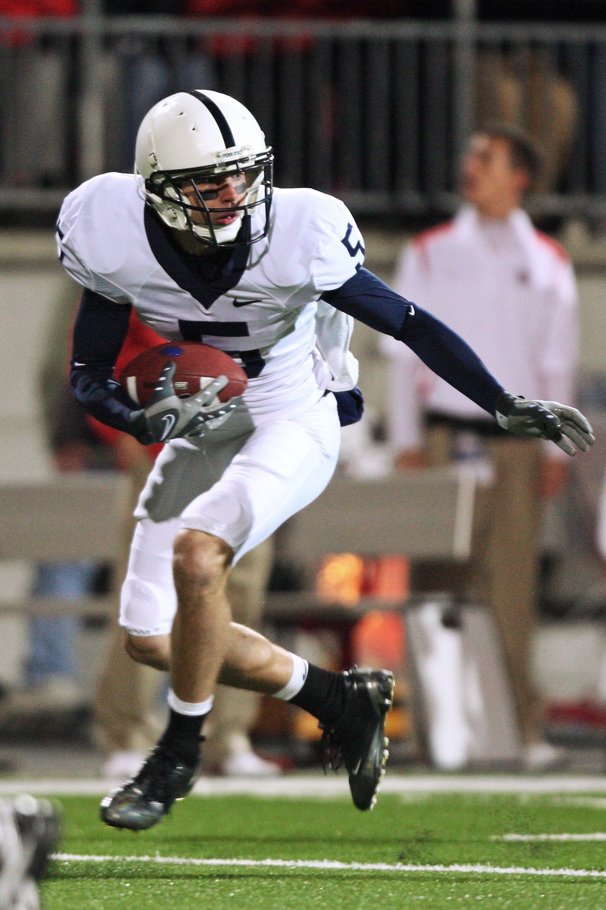 COLUMBUS, OH - OCTOBER 25: Wide receiver Graham Zug #5 of the Penn State Nittany Lions runs with the ball against the Ohio State Buckeyes on October 25, 2008 at Ohio Stadium in Columbus, Ohio.  (Photo by Jamie Sabau/Getty Images)