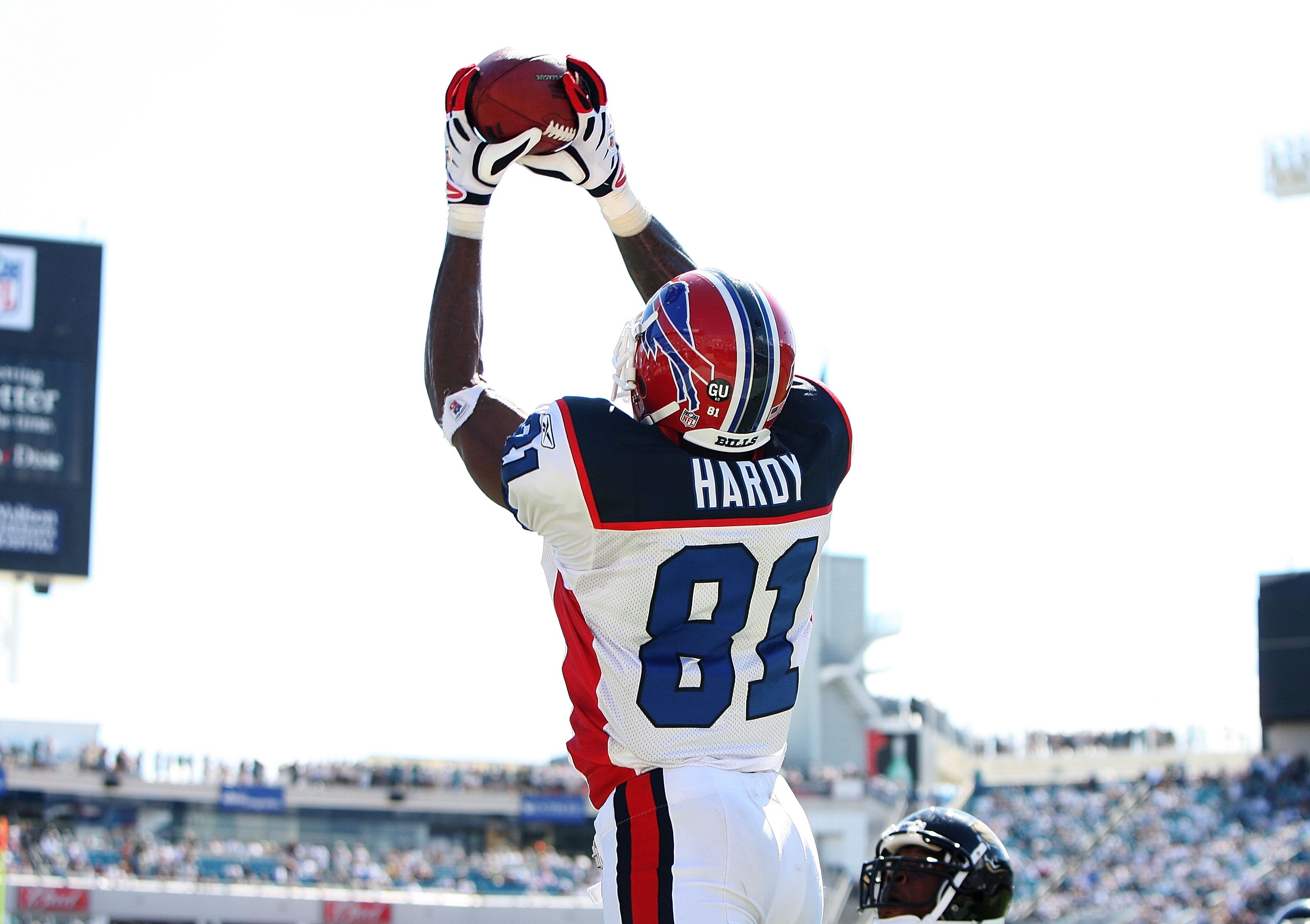 JACKSONVILLE, FL - SEPTEMBER 14:  Wide receiver James Hardy #81 of the Buffalo Bills reaches up to make a tochdown catch late in the fourth quarter against the Jacksonville Jaguars at Jacksonville Municipal Stadium on September 14, 2008 in Jacksonville, F