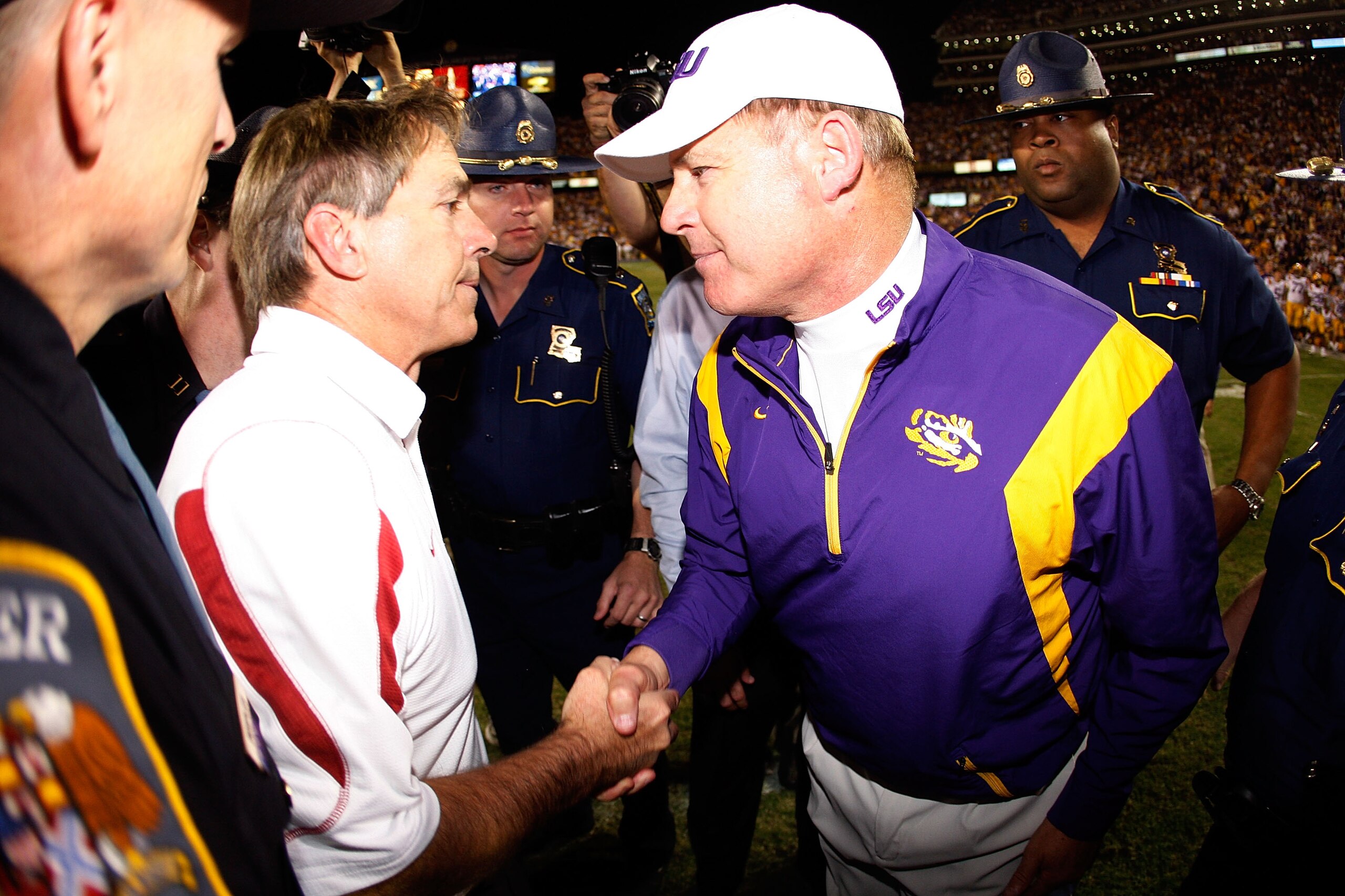 BATON ROUGE, LA - NOVEMBER 08: Head Coach Nick Saban of the Alabama Crimson Tide is congratulated by head coach Les Miles of the Louisiana State University Tigers after the Tide defeated the Tigers 27-21 in overtime on November 11, 2008 at Tiger Stadium BATON ROUGE, LA - NOVEMBER 08: Head Coach Nick Saban of the Alabama Crimson Tide is congratulated by head coach Les Miles of the Louisiana State University Tigers after the Tide defeated the Tigers 27-21 in overtime on November 11, 2008 at Tiger Stadium