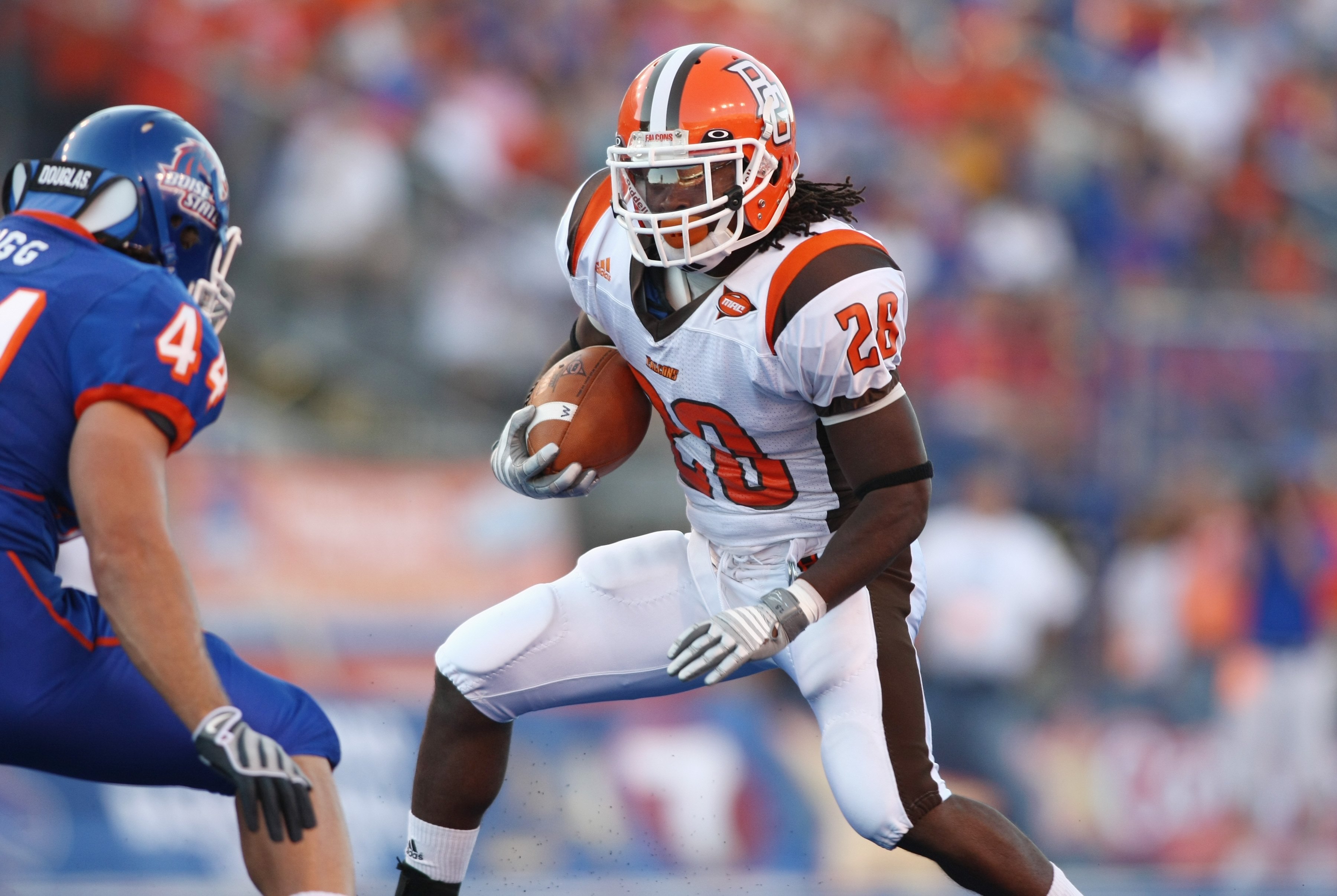 BOISE , ID - SEPTEMBER 13:  Willie Geter #28 of the Bowling Green Falcons runs the ball against the Boise State Broncos at Bronco Stadium on September 13, 2008 in Boise, Idaho.  (Photo by Jonathan Ferrey/Getty Images)