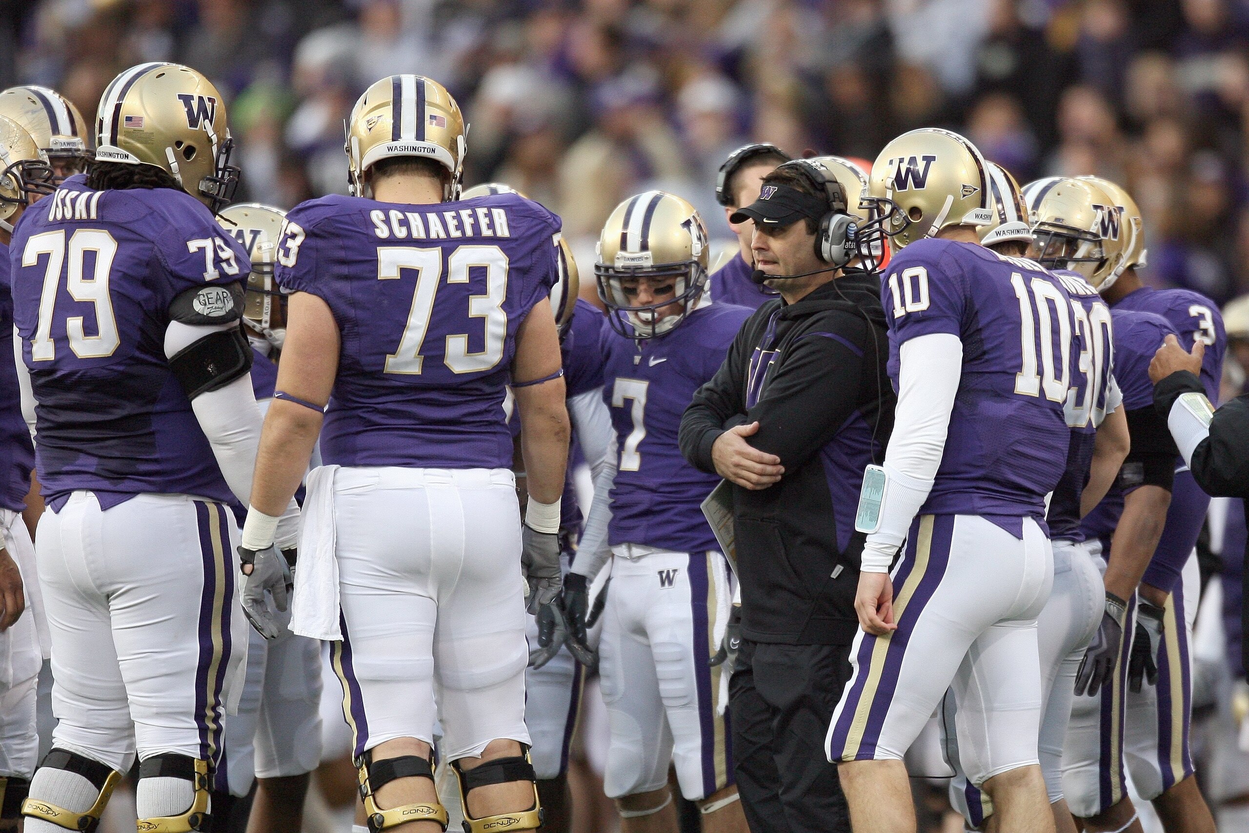 SEATTLE - DECEMBER 05: Head coach Steve Sarkisian of the Washington Huskies talks to the team during game against the California Bears on December 5, 2009 at Husky Stadium in Seattle, Washington. The Huskies defeated the Bears 42-10. (Photo by Otto Greul SEATTLE - DECEMBER 05: Head coach Steve Sarkisian of the Washington Huskies talks to the team during game against the California Bears on December 5, 2009 at Husky Stadium in Seattle, Washington. The Huskies defeated the Bears 42-10. (Photo by Otto Greul
