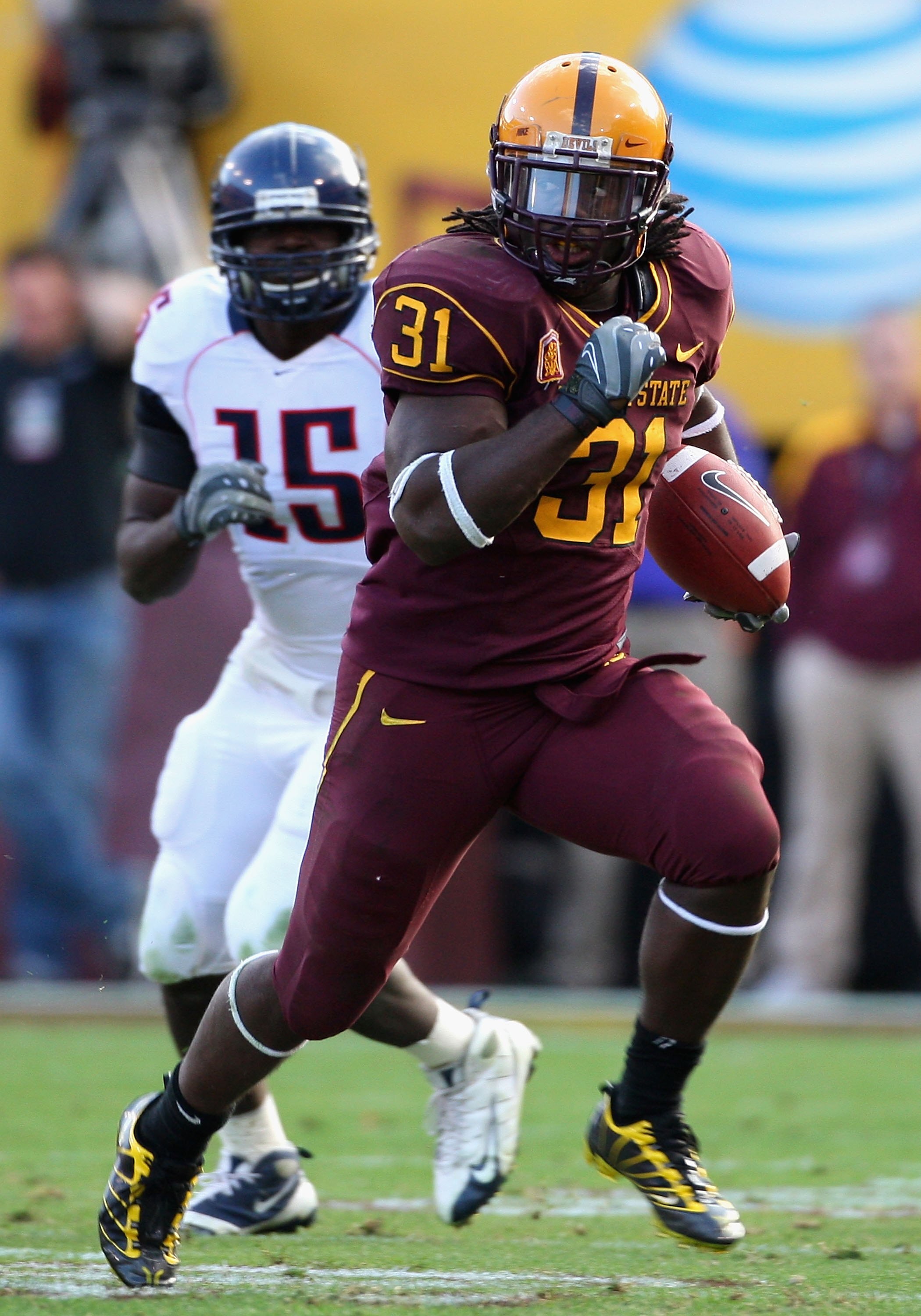 TEMPE, AZ - NOVEMBER 28:  Runningback Dimitri Nance #31 of the Arizona State Sun Devils rushes the football during the college football game against the Arizona Wildcats at Sun Devil Stadium on November 28, 2009 in Tempe, Arizona.  The Wildcats defeated t