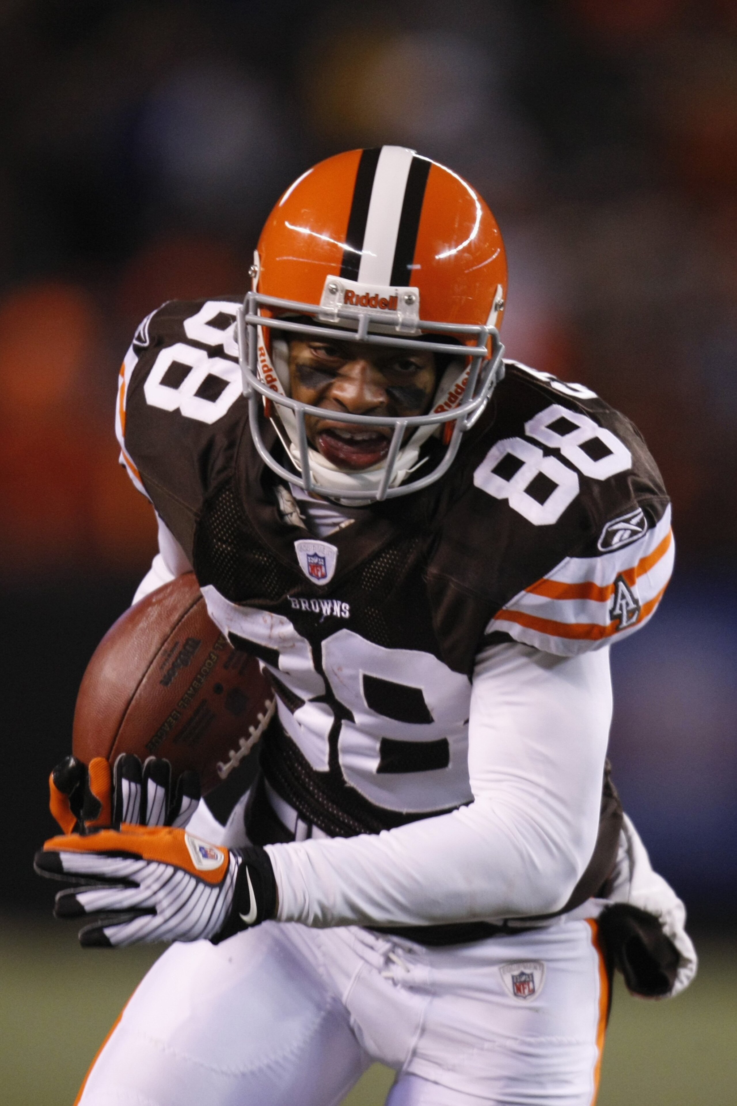 CLEVELAND - DECEMBER 10: Chansi Stuckey #88 of the Cleveland Browns runs with the ball during the game against the Pittsburgh Steelers on December 10, 2009 at Cleveland Browns Stadium in Cleveland, Ohio. Cleveland won the game 13-6. (Photo by Gregory Sh CLEVELAND - DECEMBER 10: Chansi Stuckey #88 of the Cleveland Browns runs with the ball during the game against the Pittsburgh Steelers on December 10, 2009 at Cleveland Browns Stadium in Cleveland, Ohio. Cleveland won the game 13-6. (Photo by Gregory Sh