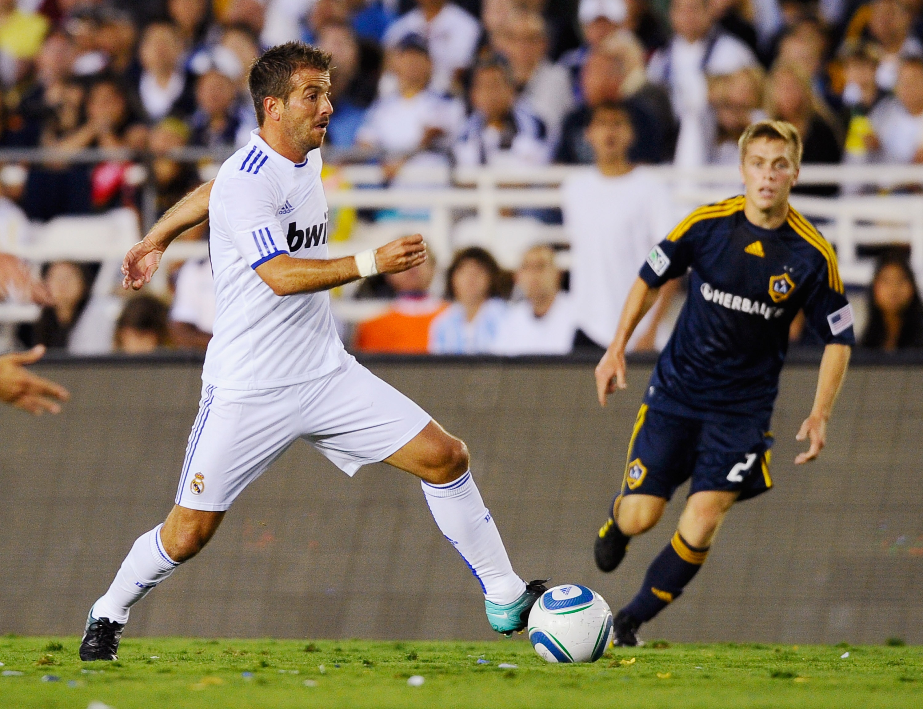 PASADENA, CA - AUGUST 07:  Rafael van der Vaart #23 of Real Madrid during the pre-season friendly soccer match against Los Angeles Galaxy on August 7, 2010 at the Rose Bowl in Pasadena, California. Real Madrid will travel back to Spain after the soccer ma