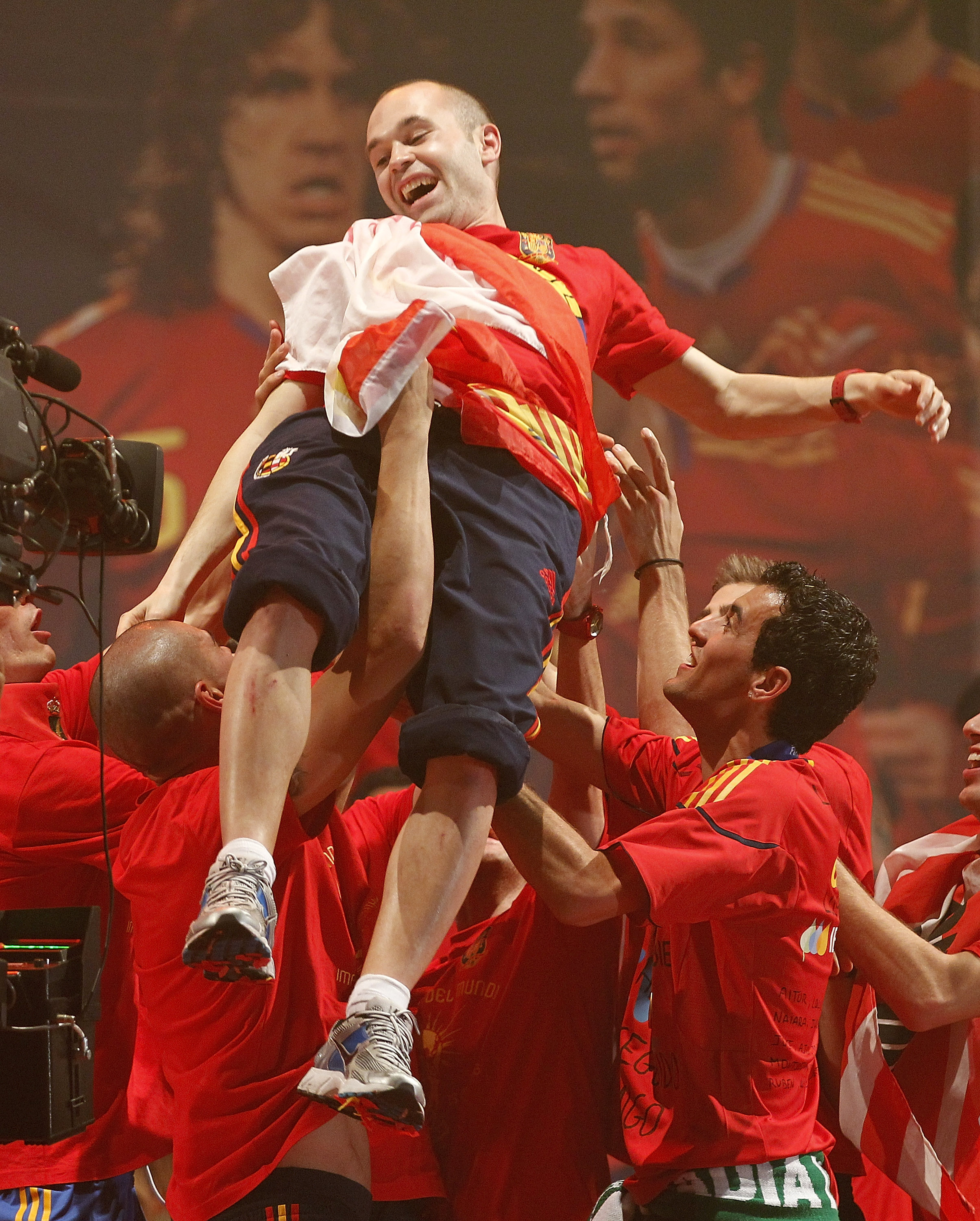 MADRID, SPAIN - JULY 12: Andres Iniesta of the Spanish national football team is held aloft by his teammates during the Spanish team's victory parade following their  2010 FIFA World Cup victory on July 12, 2010 in Madrid, Spain.  (Photo by Daniel Sastre/