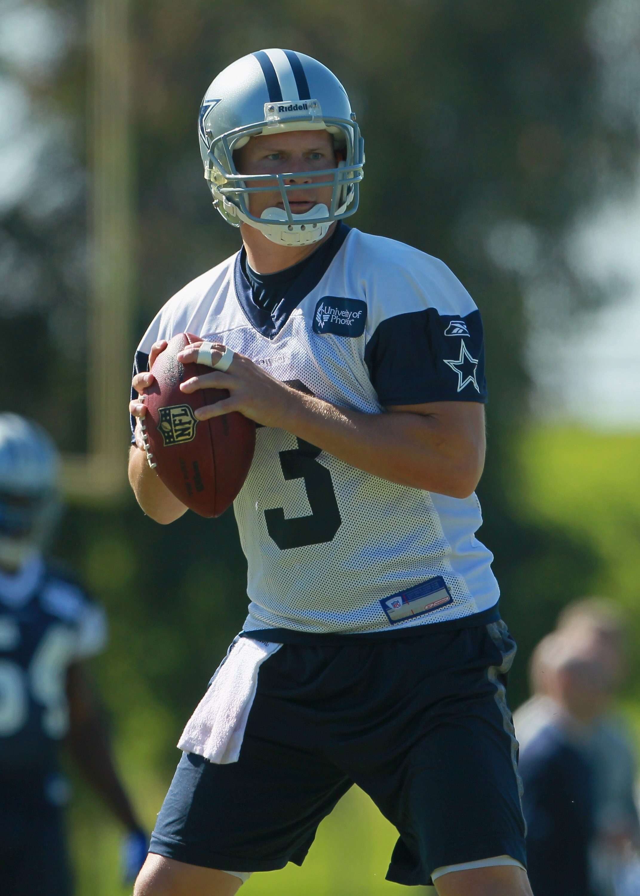 OXNARD, CA - AUGUST 14:  Quarterback Jon Kitna #3 drops back to pass during Dallas Cowboys Training Camp at the Marriott Residence Inn Oxnard River Ridge on August 14, 2010 in Oxnard, California.  (Photo by Jeff Gross/Getty Images)