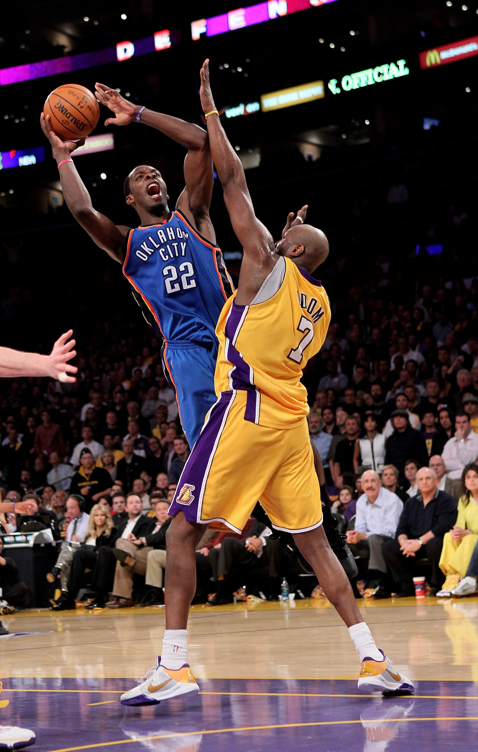 LOS ANGELES - APRIL 20:  Jeff Green #22 of the Oklahoma City Thunder shoots over Lamar Odom #7 of the Los Angeles Lakers during  Game Two of the Western Conference Quarterfinals of the 2010 NBA Playoffs on April 20, 2010 at Staples Center in Los Angeles,