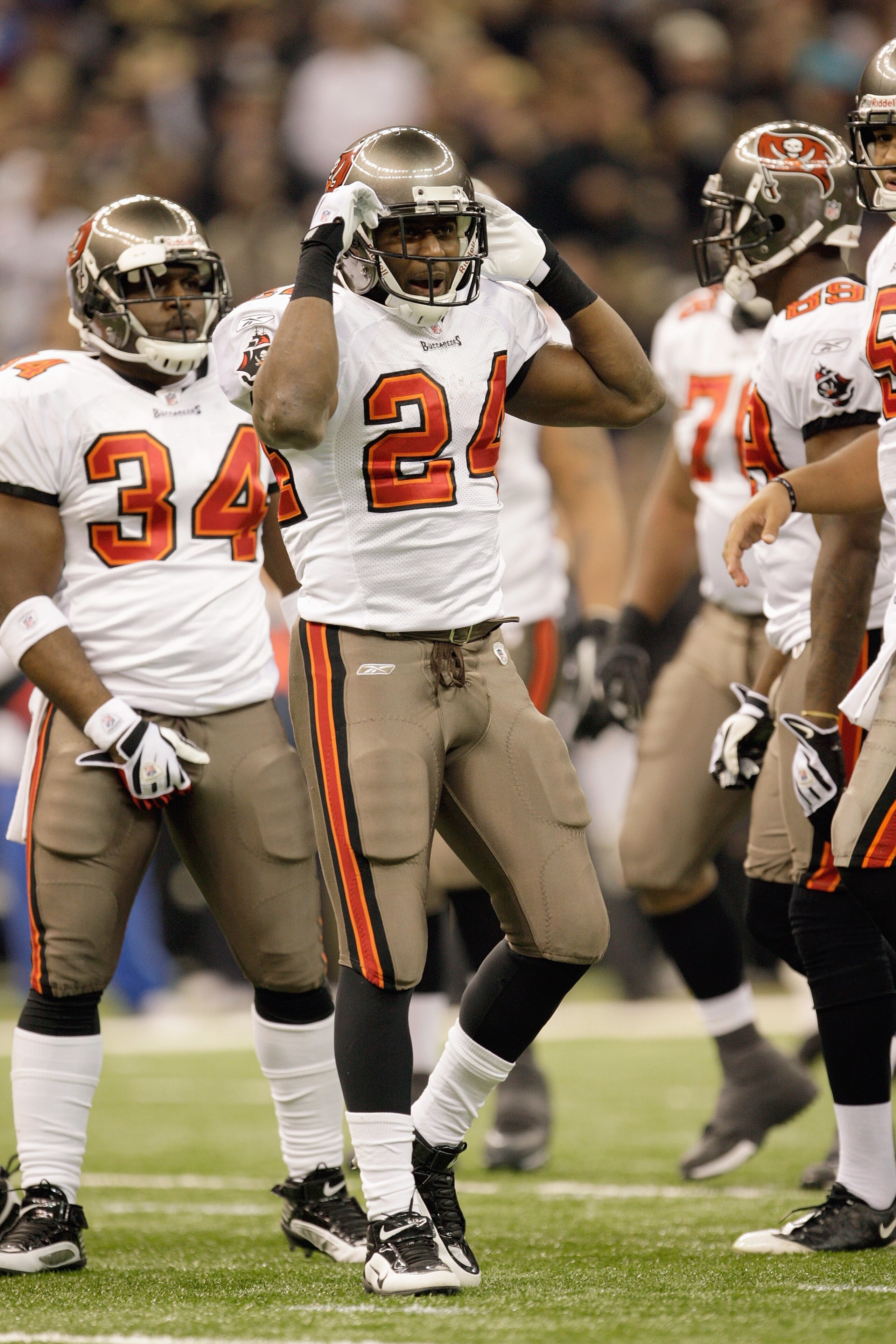 NEW ORLEANS - DECEMBER 27: Carnell Williams #24 of the Tampa Bay Buccaneers moves on the field during the game against the New Orleans Saints at the Louisiana Superdome on December 27, 2009 in New Orleans, Louisiana. (Photo by Jamie Squire/Getty Images) NEW ORLEANS - DECEMBER 27: Carnell Williams #24 of the Tampa Bay Buccaneers moves on the field during the game against the New Orleans Saints at the Louisiana Superdome on December 27, 2009 in New Orleans, Louisiana. (Photo by Jamie Squire/Getty Images)