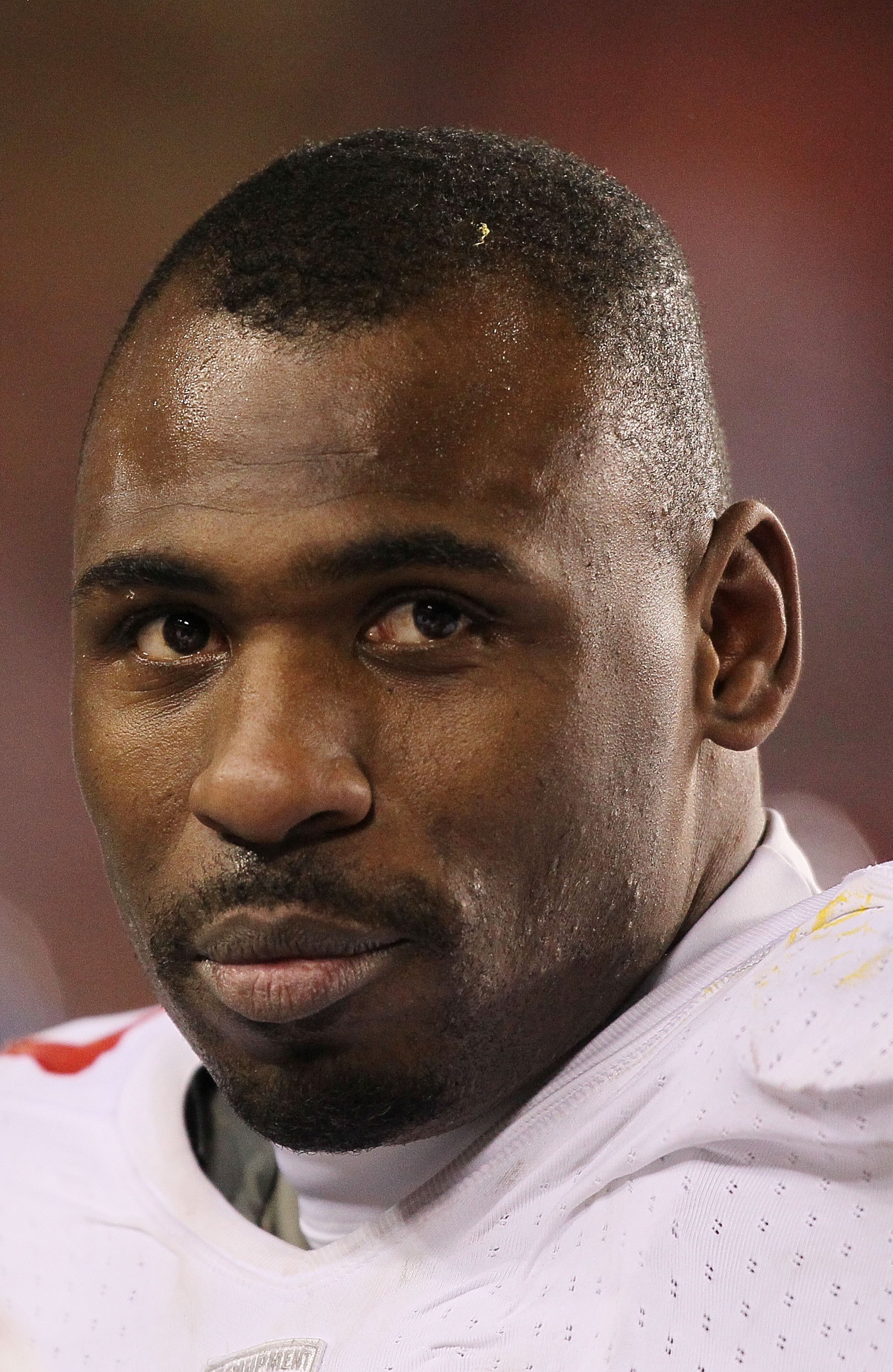LANDOVER, MD - DECEMBER 21:  Brandon Jacobs #27 of the New York Giants looks on against  the Washington Redskinsduring their game on December 21, 2009 at Fedex Field in Landover, Maryland.  (Photo by Al Bello/Getty Images)