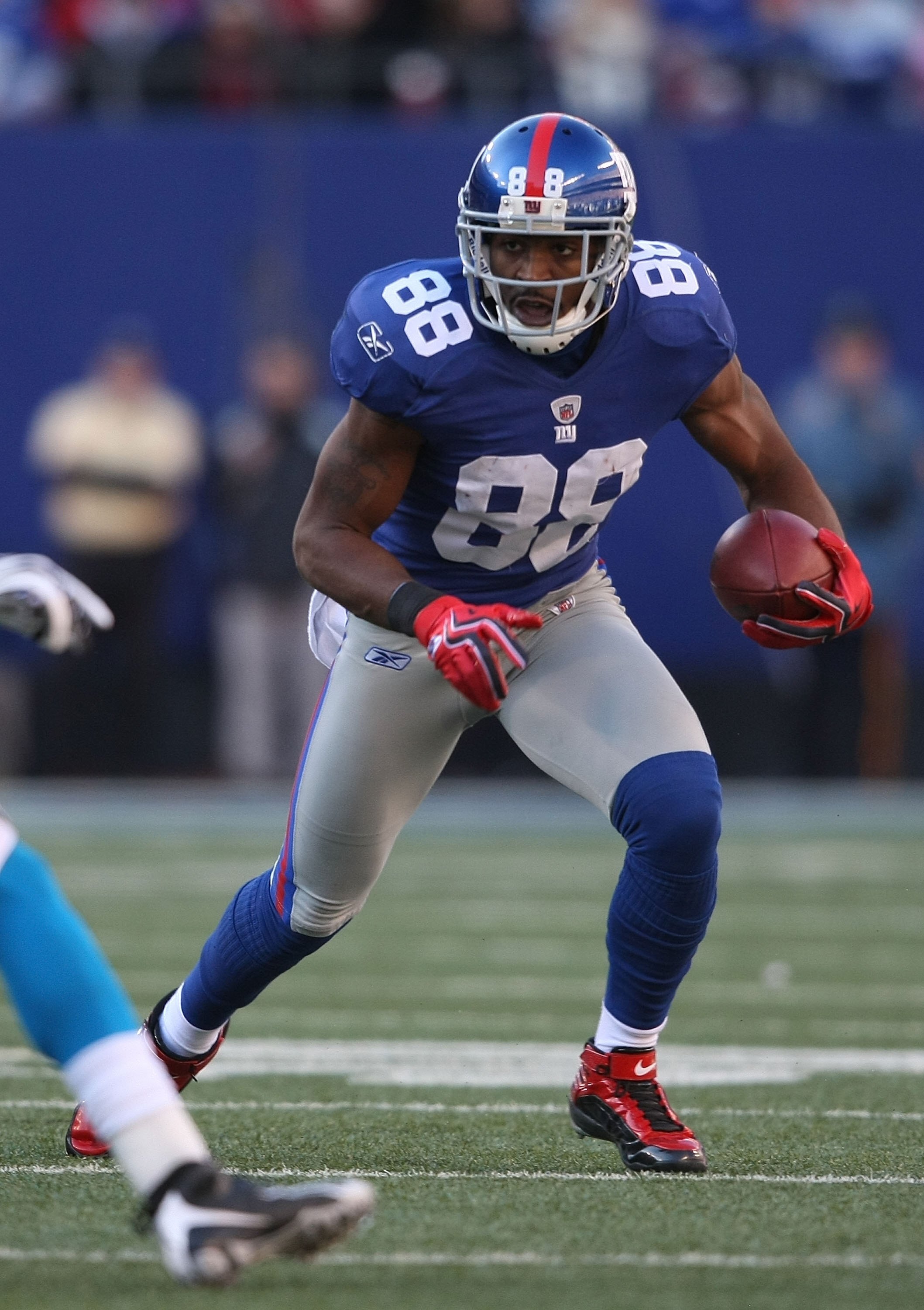 EAST RUTHERFORD, NJ - DECEMBER 27:  Hakeem Nicks of the New York Giants against the Carolina Panthers at Giants Stadium on December 27, 2009 in East Rutherford, New Jersey.  (Photo by Nick Laham/Getty Images)
