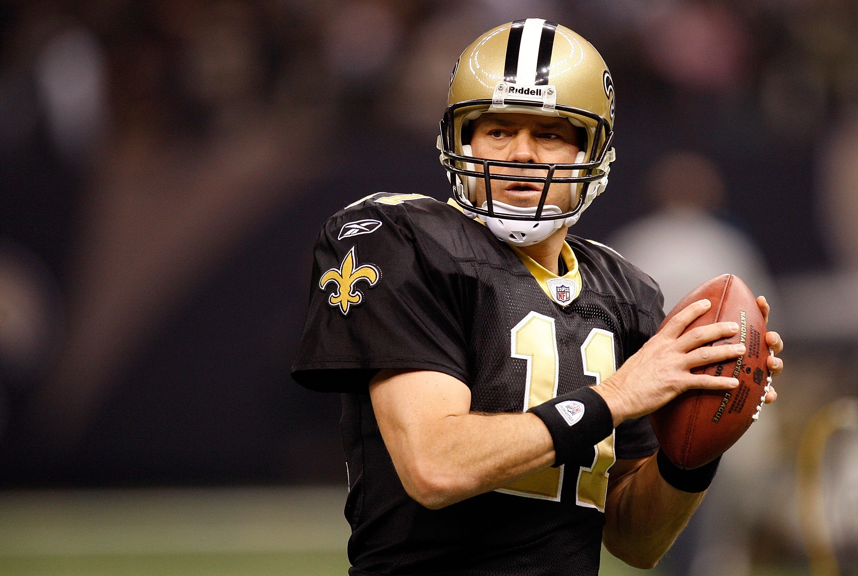 NEW ORLEANS - NOVEMBER 08:  Quarterback Mark Brunell #11 of the New Orleans Saints at Louisiana Superdome on November 8, 2009 in New Orleans, Louisiana.  (Photo by Ronald Martinez/Getty Images)