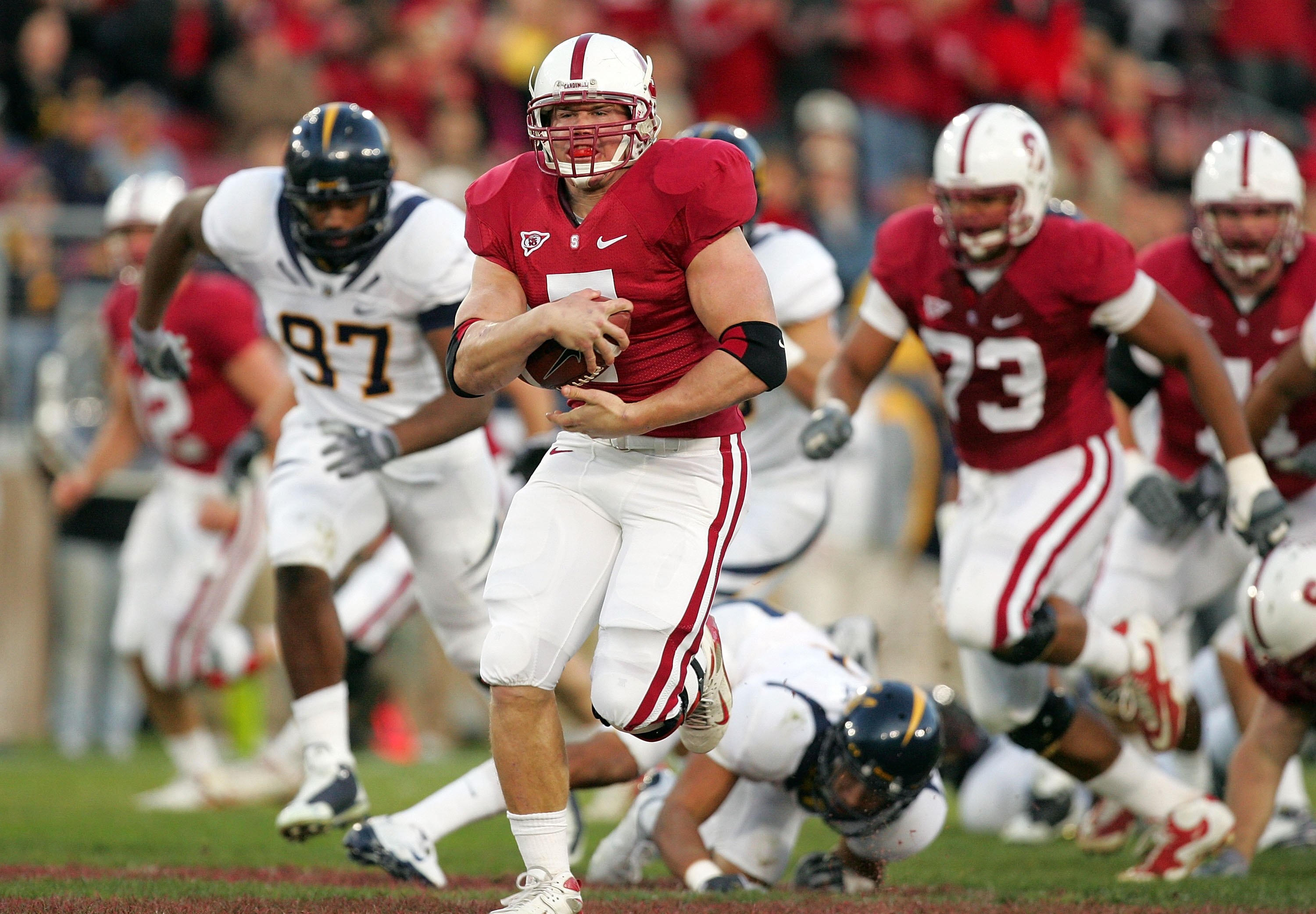 PALO ALTO, CA - NOVEMBER 21:  Toby Gerhart #7 of the Stanford Cardinal runs with the ball during their game against the California Bears at Stanford Stadium on November 21, 2009 in Palo Alto, California.  (Photo by Ezra Shaw/Getty Images)
