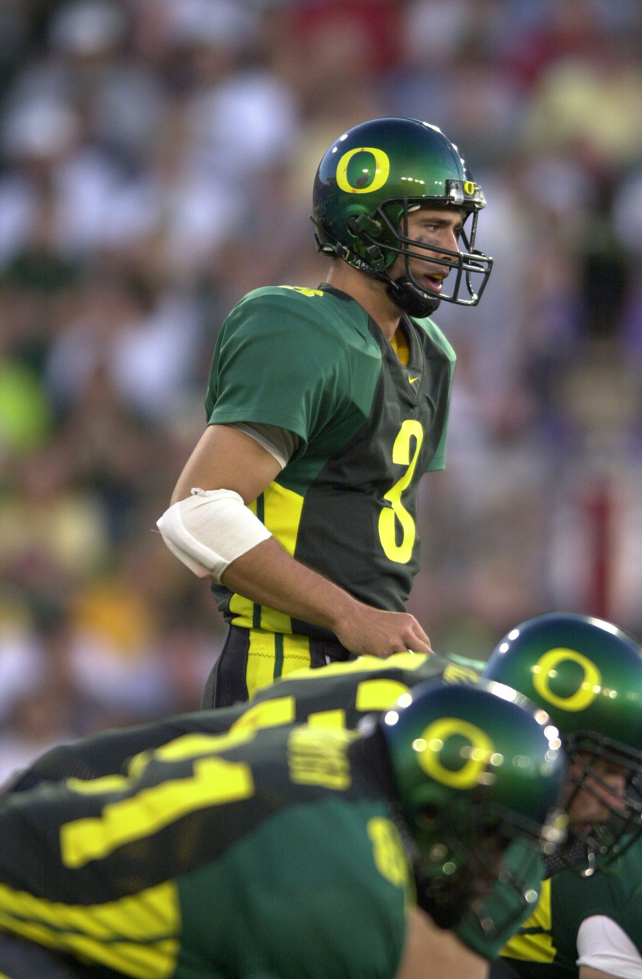 01 Sep 2001: Quarterback Joey Harrington of the Oregon Ducks calls out signals during the Pac-10 game against the Wisconsin Badgers at Autzen Stadium in Eugene, Orgeon.  Oregon won 31-28. DIGITAL IMAGE. Mandatory Credit: Otto Greule/Allsport