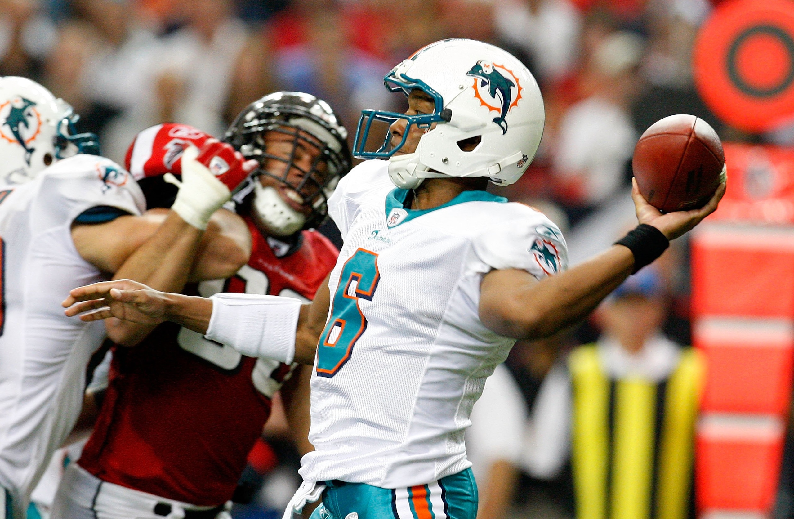 ATLANTA - SEPTEMBER 13:  Backup quarterback Pat White #6 of the Miami Dolphins against the Atlanta Falcons at Georgia Dome on September 13, 2009 in Atlanta, Georgia.  (Photo by Kevin C. Cox/Getty Images)