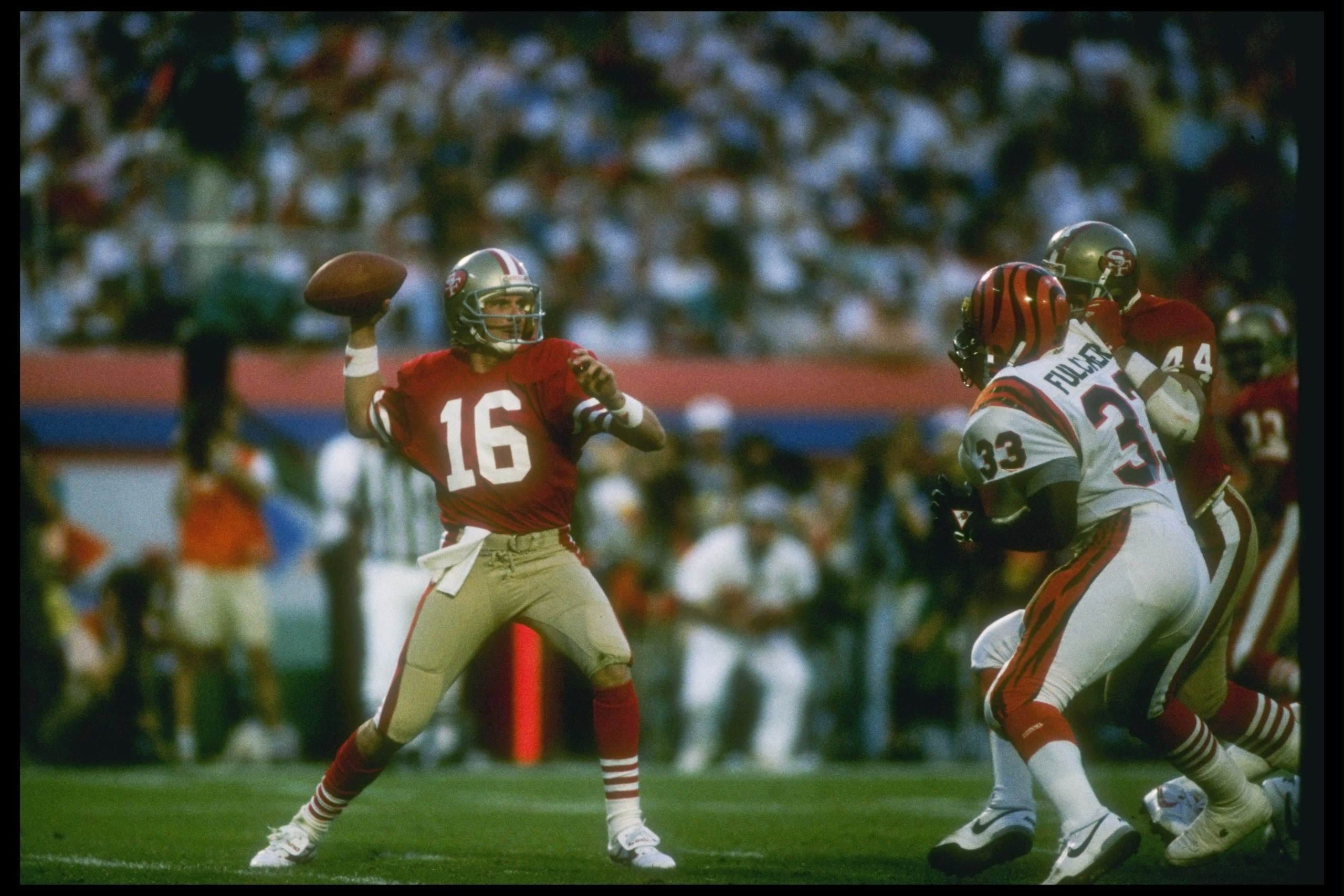 22 Jan 1989:  Quarterback Joe Montana of the San Francisco 49ers throws the ball during Super Bowl XXIII against the Cincinnati Bengals at Joe Robbie Stadium in Miami, Florida.  The 49ers won the game, 20-16. Mandatory Credit: Rick Stewart  /Allsport
