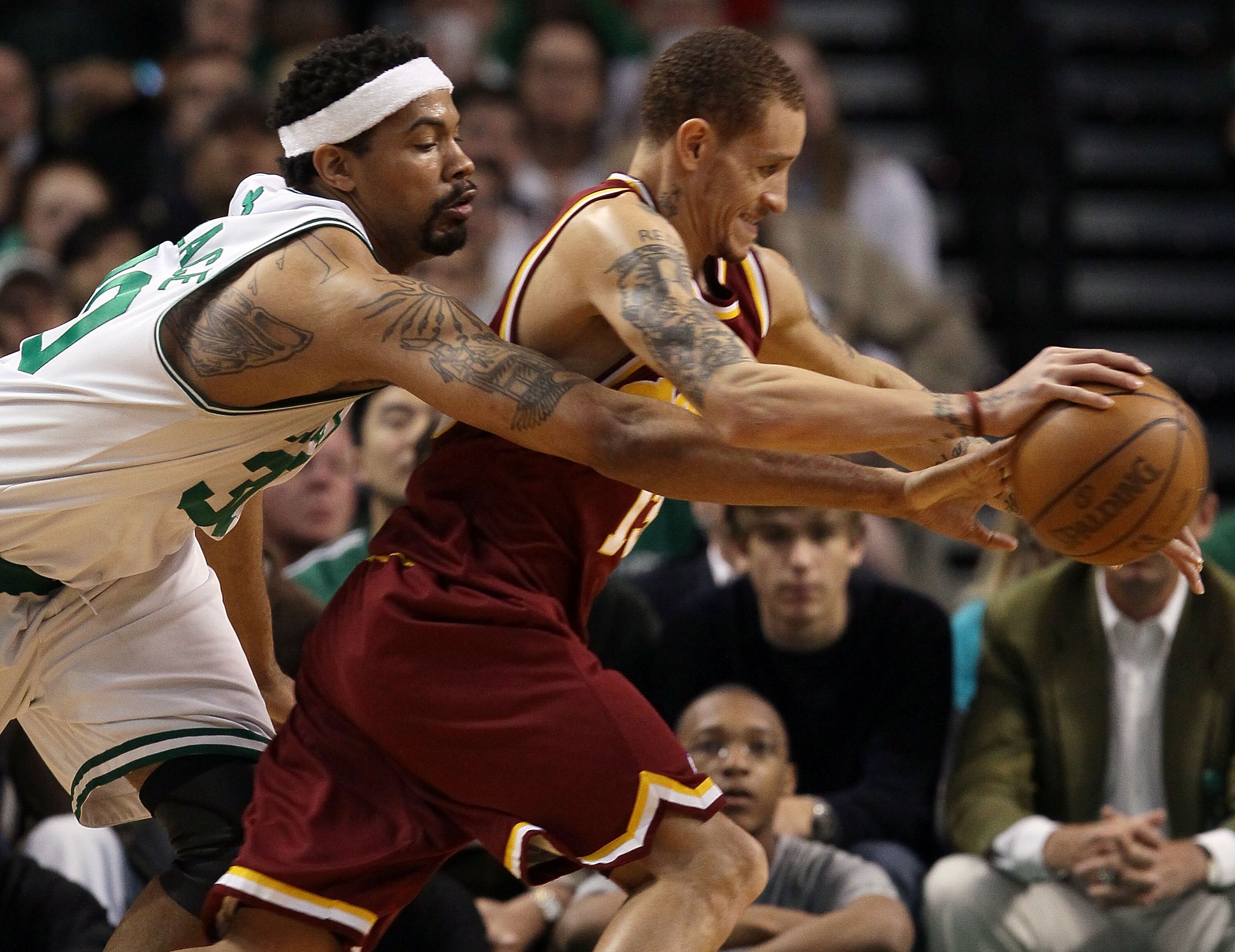 BOSTON - MAY 09:  Delonte West #13 of the Cleveland Cavaliers tries to keep the ball away from Rasheed Wallace #30 of the Boston Celtics during Game Four of the Eastern Conference Semifinals of the 2010 NBA playoffs at TD Garden on May 9, 2010 in Boston,