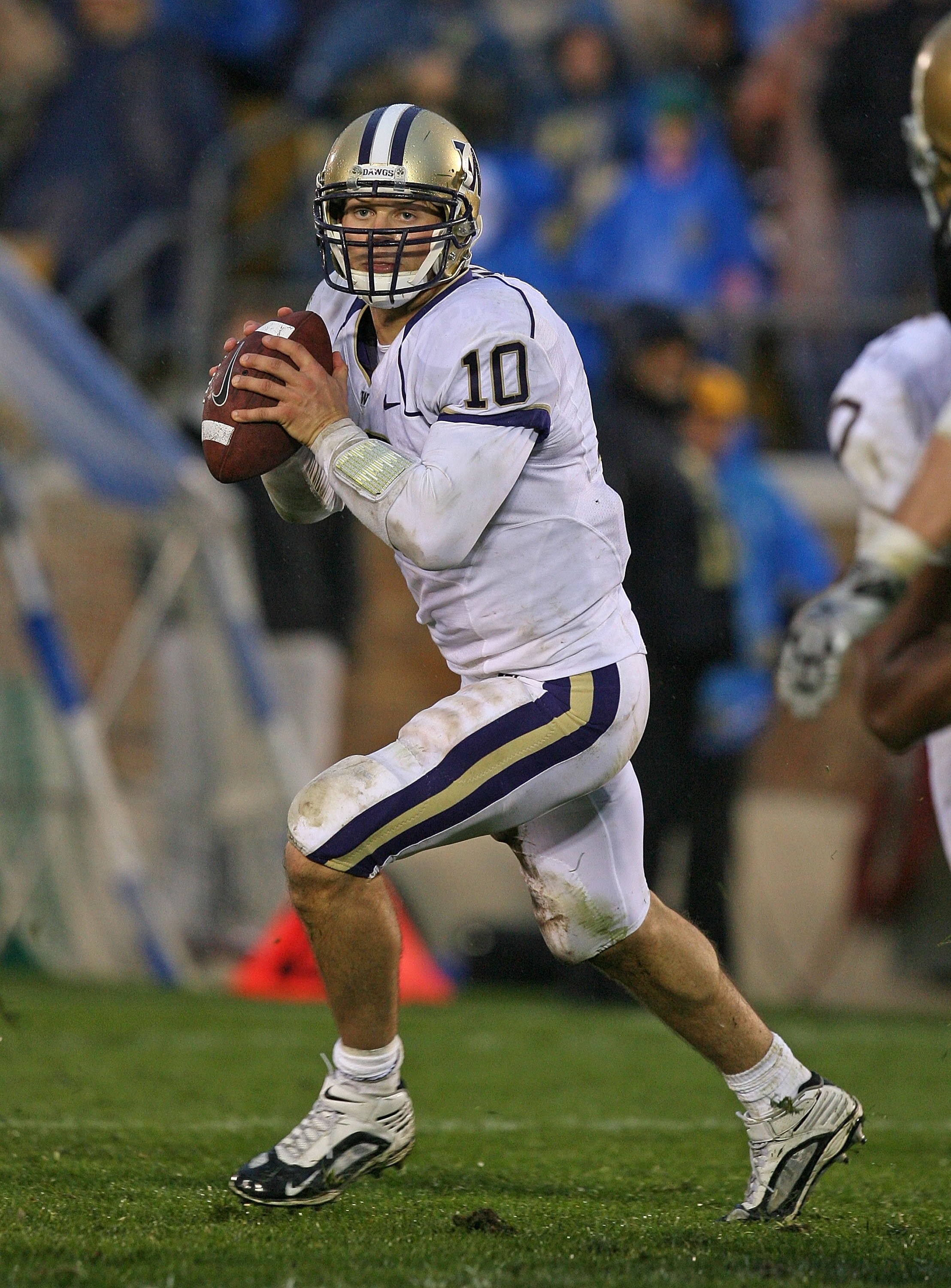 SOUTH BEND, IN - OCTOBER 03: Jake Locker #10 of the Washington Huskies drops back to pass against the Notre Dame Fighting Irish on October 3, 2009 at Notre Dame Stadium in South Bend, Indiana. Notre Dame defeated Washington 37-30. (Photo by Jonathan Danie