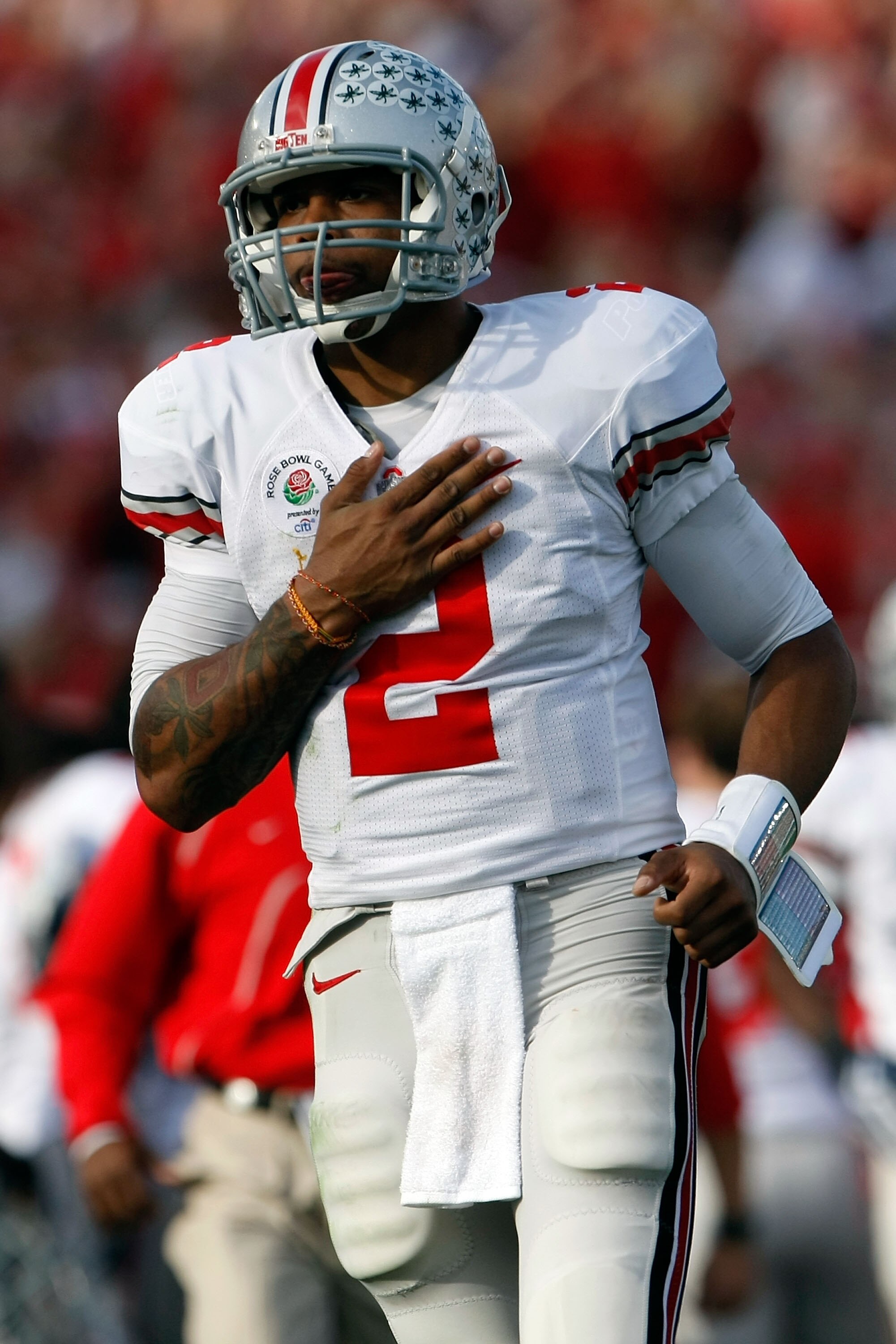 PASADENA, CA - JANUARY 01:  Quarterback Terrelle Pryor #2 of the Ohio State Buckeyes reacts to a play against the Oregon Ducks during the 96th Rose Bowl game on January 1, 2010 in Pasadena, California.  (Photo by Jeff Gross/Getty Images)