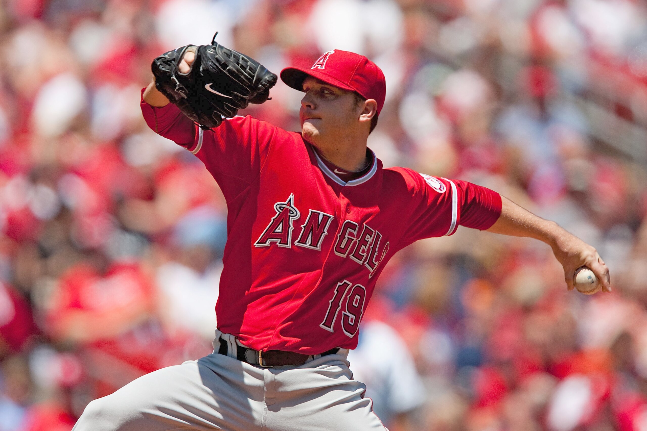 ST. LOUIS - MAY 22: Starting pitcher Scott Kazmir #19 of the Los Angeles Angels of Anaheim throws against the St. Louis Cardinals at Busch Stadium on May 22, 2010 in St. Louis, Missouri. The Angels beat the Cardinals 10-7. (Photo by Dilip Vishwanat/Gett ST. LOUIS - MAY 22: Starting pitcher Scott Kazmir #19 of the Los Angeles Angels of Anaheim throws against the St. Louis Cardinals at Busch Stadium on May 22, 2010 in St. Louis, Missouri. The Angels beat the Cardinals 10-7. (Photo by Dilip Vishwanat/Gett
