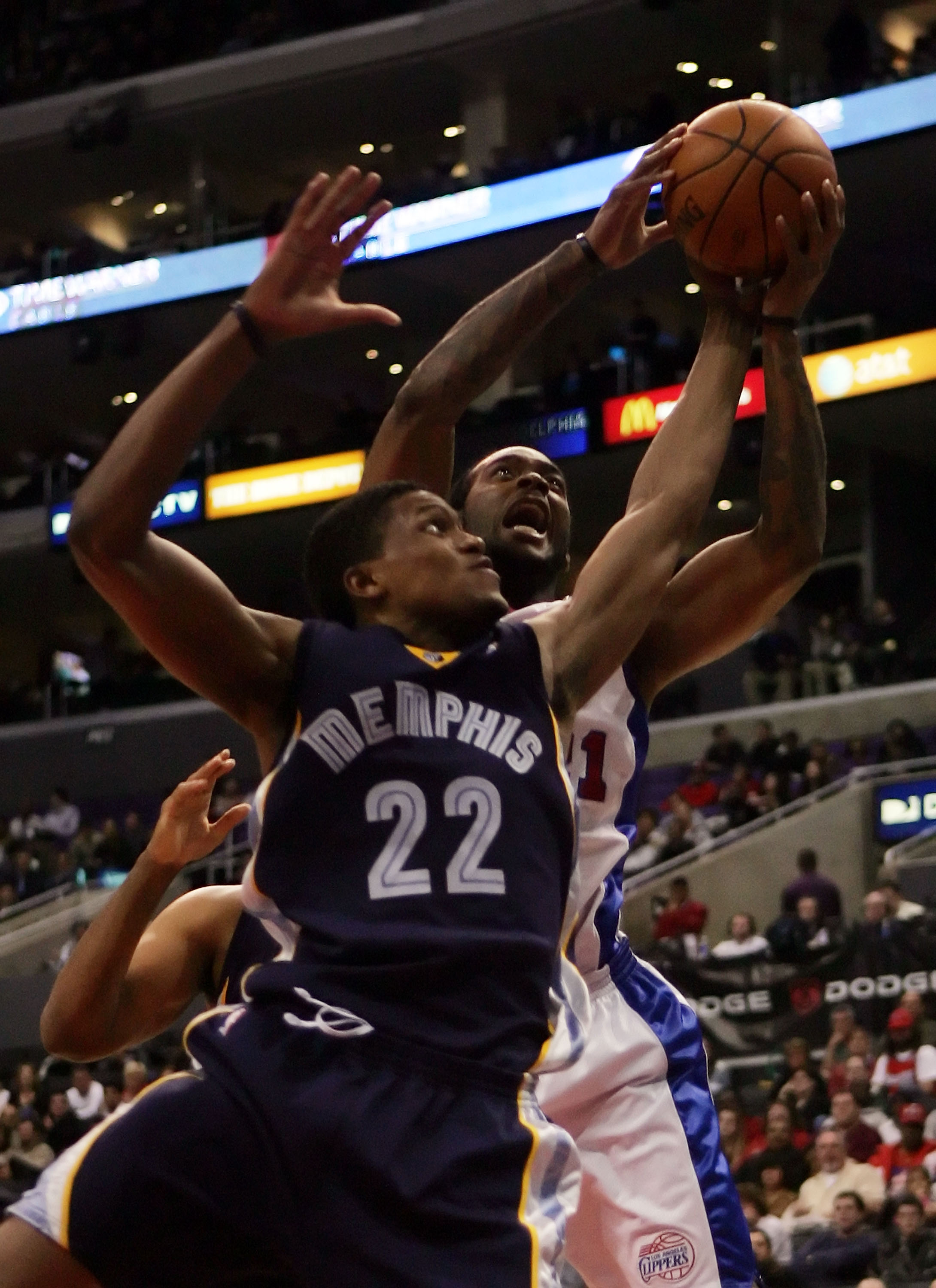 LOS ANGELES, CA - FEBRUARY 20:  Rudy Gay #22 of the Memphis Grizzlies and Josh Powell #21 of the Los Angeles Clippers fight for a rebound during the second quarter at Staples Center on February 20, 2008 in Los Angeles, California. NOTE TO USER: User expre