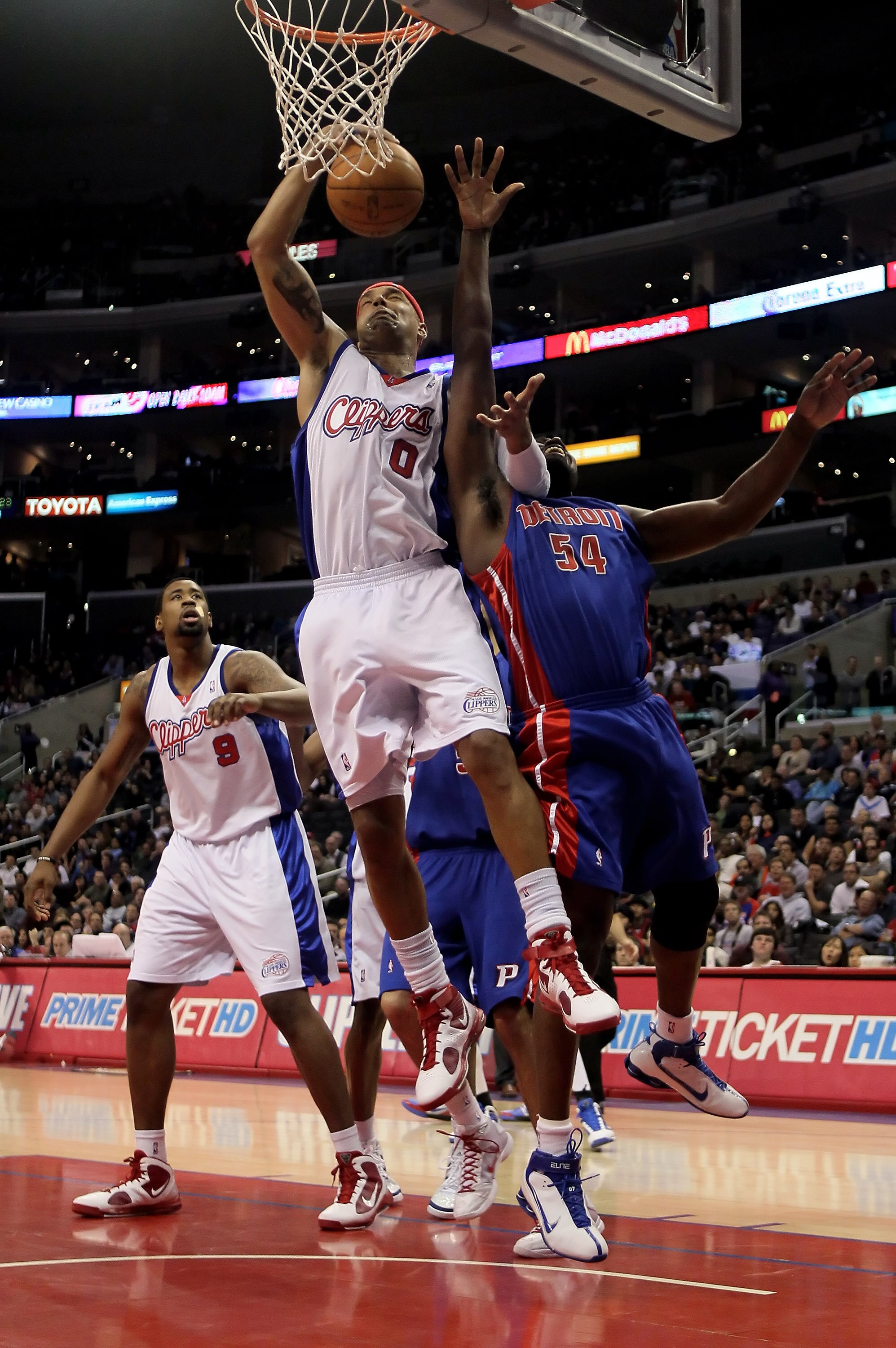 LOS ANGELES, CA - FEBRUARY 24:  Drew Gooden #0 of the Los Angeles Clippers pulls a rebound away from Jason Maxiell #54 of the Detroit Pistons during the first half at Staples Center on February 24, 2010 in Los Angeles, California. NOTE TO USER: User expre