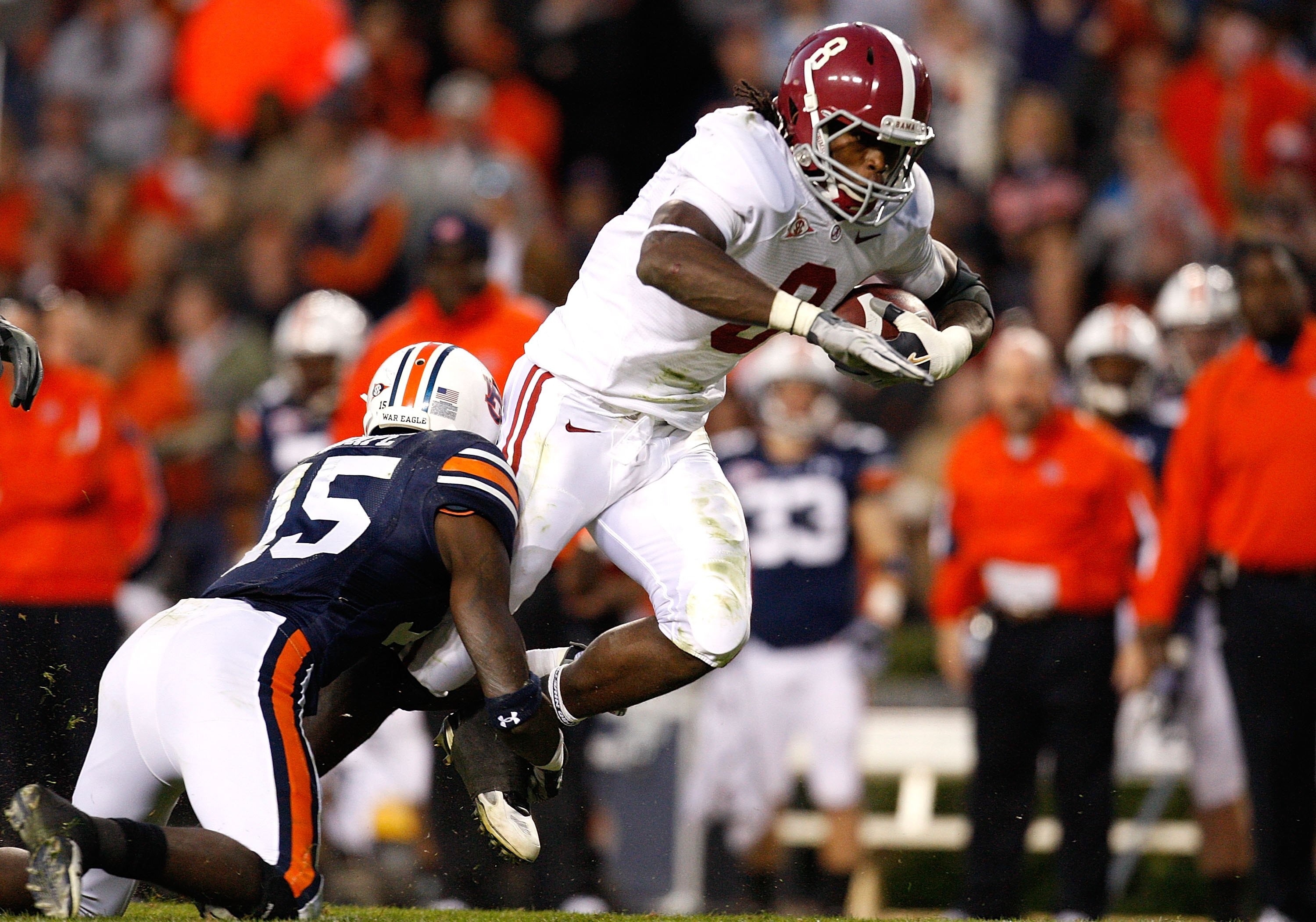 AUBURN, AL - NOVEMBER 27:  Julio Jones #8 of the Alabama Crimson Tide against the Auburn Tigers at Jordan-Hare Stadium on November 27, 2009 in Auburn, Alabama.  (Photo by Kevin C. Cox/Getty Images)
