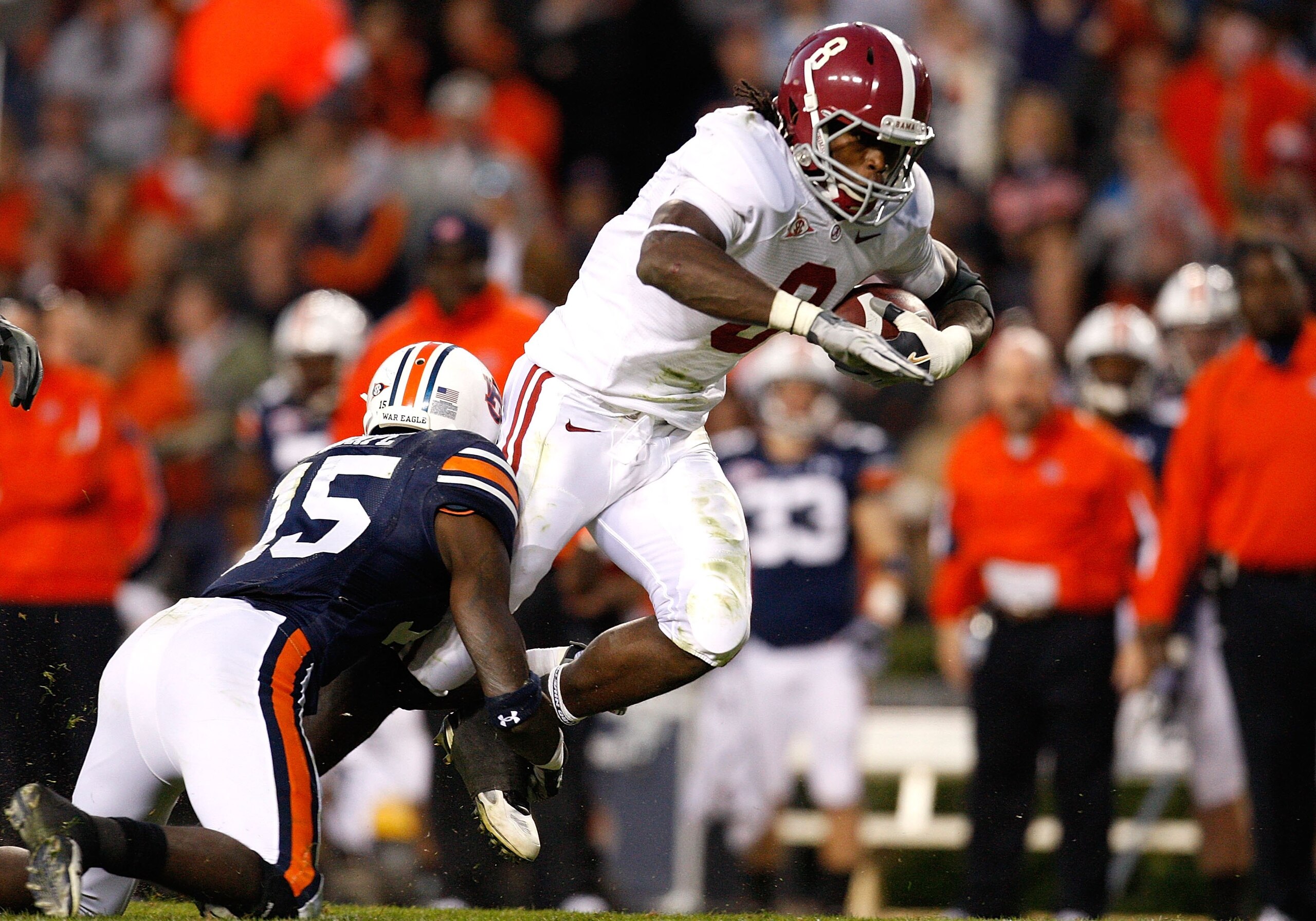 AUBURN, AL - NOVEMBER 27:  Julio Jones #8 of the Alabama Crimson Tide against the Auburn Tigers at Jordan-Hare Stadium on November 27, 2009 in Auburn, Alabama.  (Photo by Kevin C. Cox/Getty Images)