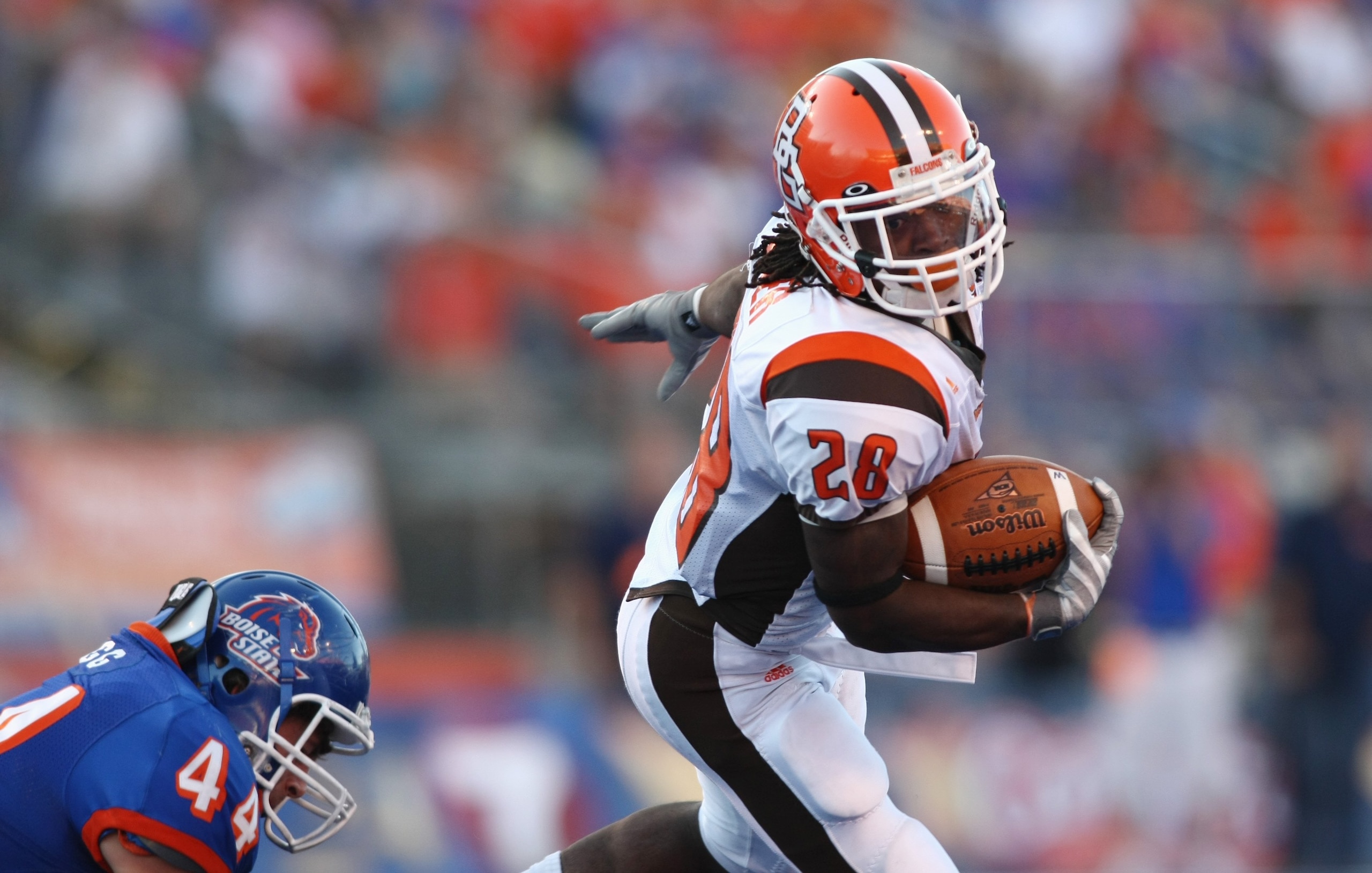 BOISE , ID - SEPTEMBER 13:  Willie Geter #28 of the Bowling Green Falcons runs the ball against the Boise State Broncos at Bronco Stadium on September 13, 2008 in Boise, Idaho.  (Photo by Jonathan Ferrey/Getty Images)