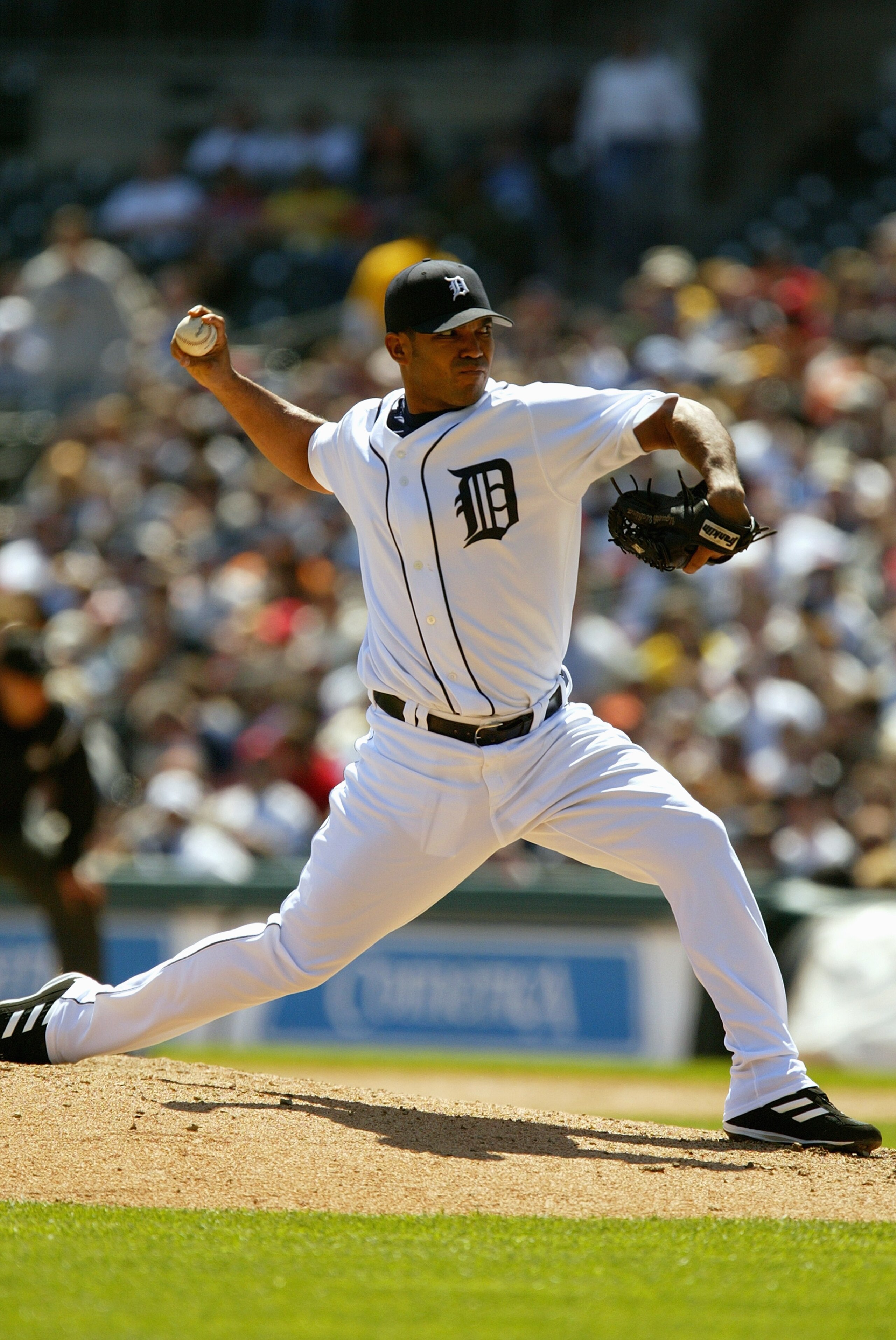 DETROIT - MAY 5:  Ugueth Urbina #74 of the Detroit Tigers pitches during the game against the Boston Red Sox at Comerica Park on May 5, 2005 in Detroit, Michigan. The Red Sox beat the Tigers 2-1.(Photo by Dave Sandford/Getty Images)