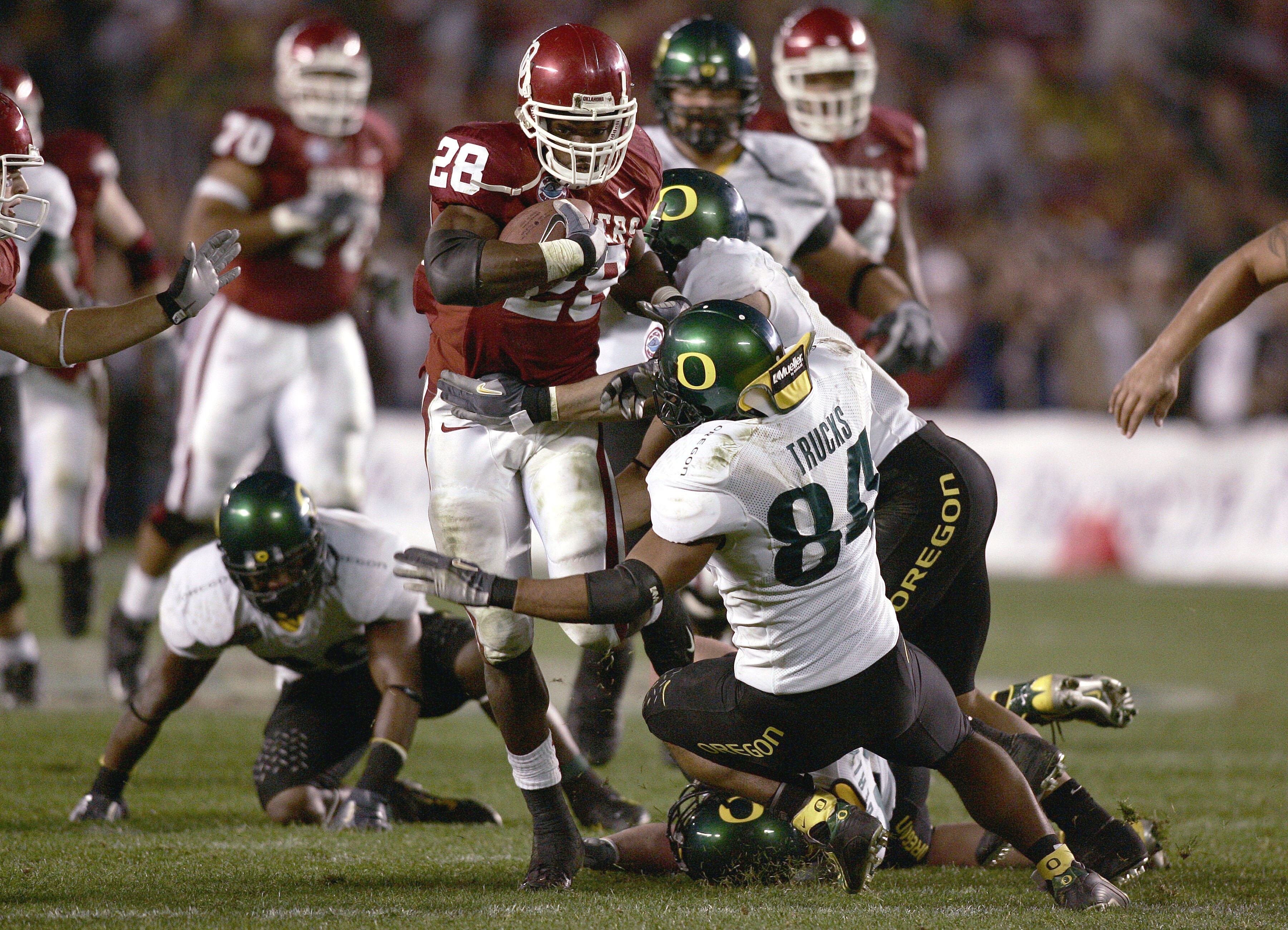 SAN DIEGO - DECEMBER 29:  Running back Adrian Peterson #28 of the Oklahoma Sooners runs for a gain against the Oregon Ducks during the Pacific Life Holiday Bowl on December 29, 2005 at Qualcomm Stadium in San Diego, California. Oklahoma defeated Oregon 17