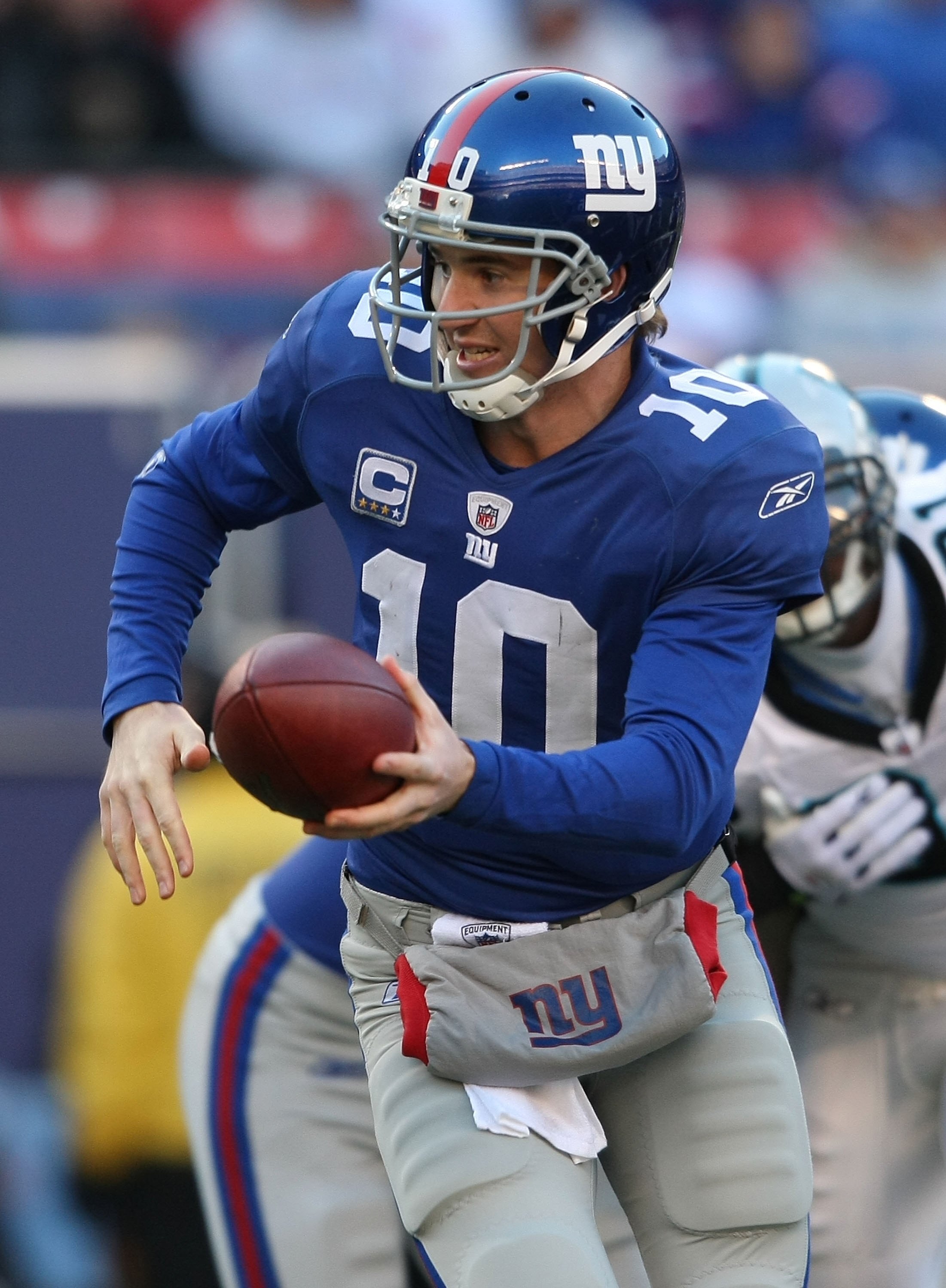 EAST RUTHERFORD, NJ - DECEMBER 27:  Eli Manning #10 of the New York Giants against the Carolina Panthers at Giants Stadium on December 27, 2009 in East Rutherford, New Jersey.  (Photo by Nick Laham/Getty Images)