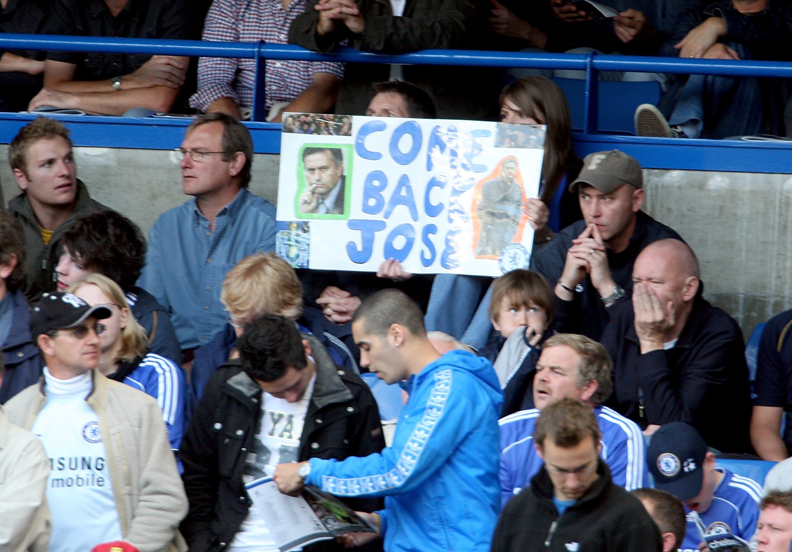 LONDON - SEPTEMBER 29:  Fans hold up a placard urging former Chelsea manager Jose Mourinho to return during the Barclays Premier League match between Chelsea and Fulham at Stamford Bridge on September 29, 2007 in London. (Photo by Phil Cole/Getty Images)