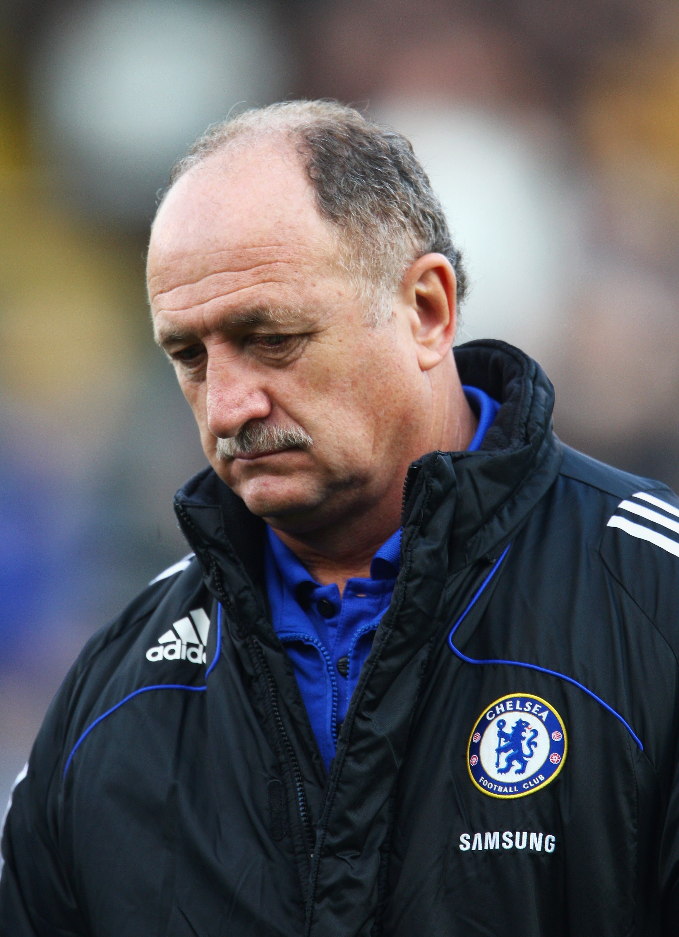 LONDON - DECEMBER 28:  Luis Felipe Scolari the Chelsea manager looks on prior to kickoff during the Barclays Premier League match between Fulham and Chelsea at Craven Cottage on December 28, 2008 in London, England.  (Photo by Phil Cole/Getty Images)