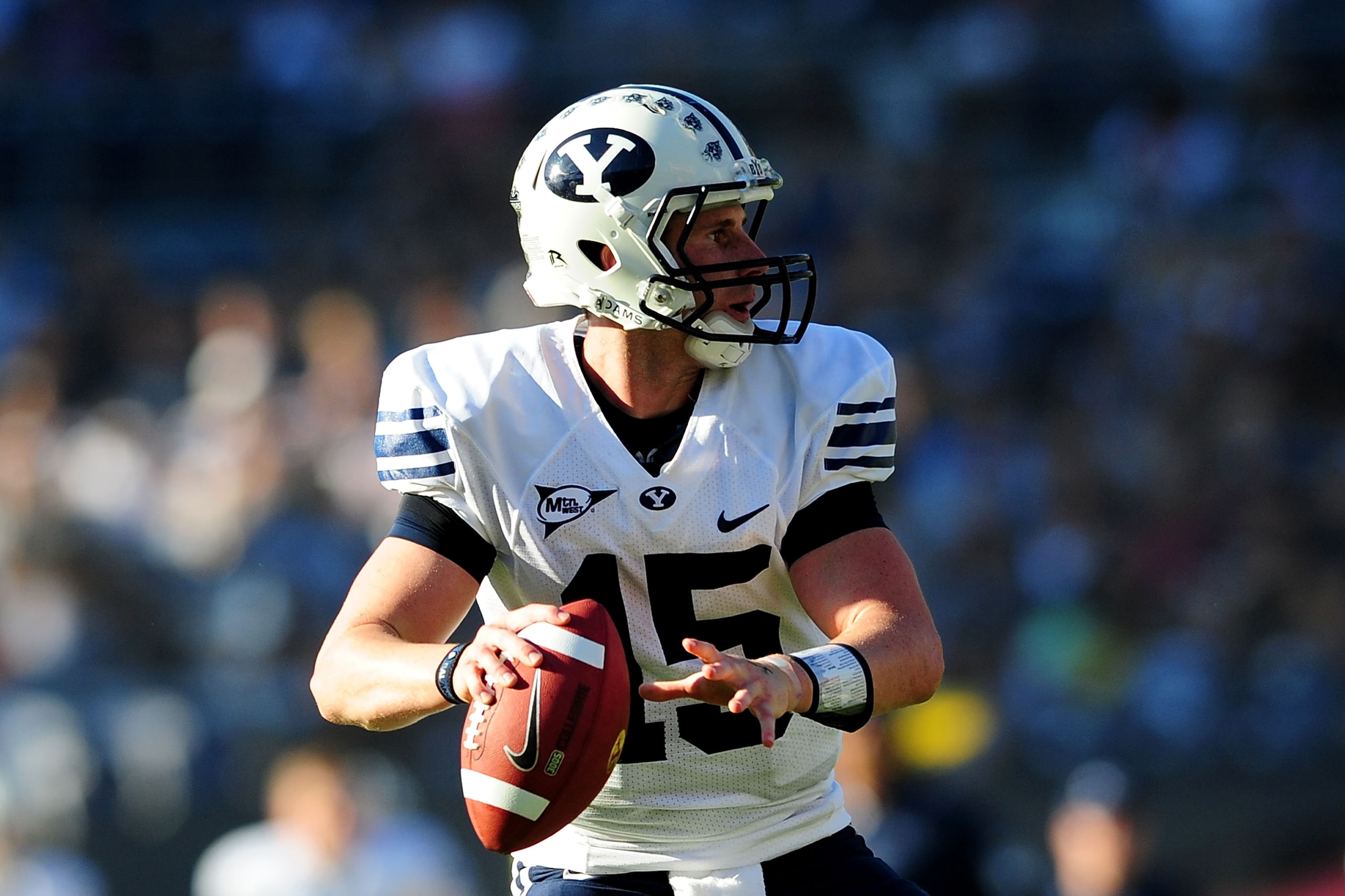 SAN DIEGO - OCTOBER 17: Max Hall #15 of BYU Cougars looks to pass the ball to teamate while playing against San Diego State Aztecs at Qualcomm Stadium on October 17, 2009 in San Diego, California.  (Photo by Jacob de Golish/Getty Images)