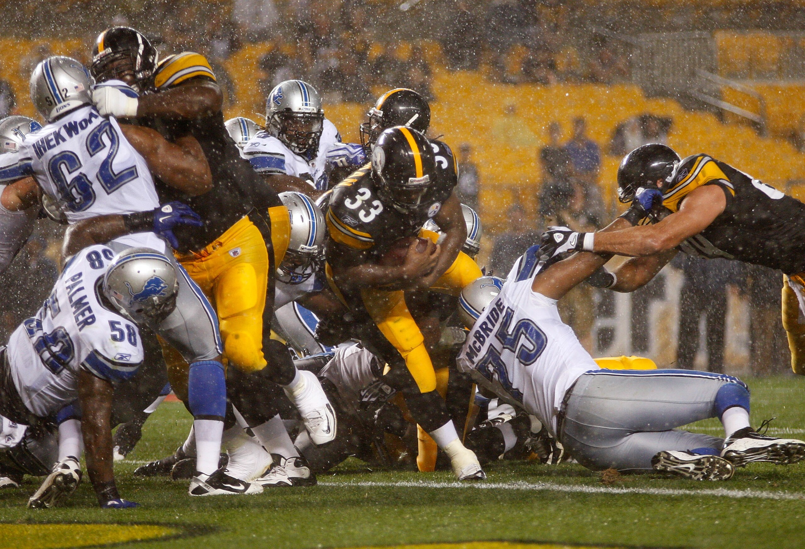 PITTSBURGH - AUGUST 14: Isaac Redman #33 of the Pittsburgh Steelers runs for a 1 yard touchdown against the Detroit Lions during the preseason game on August 14, 2010 at Heinz Field in Pittsburgh, Pennsylvania. (Photo by Jared Wickerham/Getty Images) PITTSBURGH - AUGUST 14: Isaac Redman #33 of the Pittsburgh Steelers runs for a 1 yard touchdown against the Detroit Lions during the preseason game on August 14, 2010 at Heinz Field in Pittsburgh, Pennsylvania. (Photo by Jared Wickerham/Getty Images)