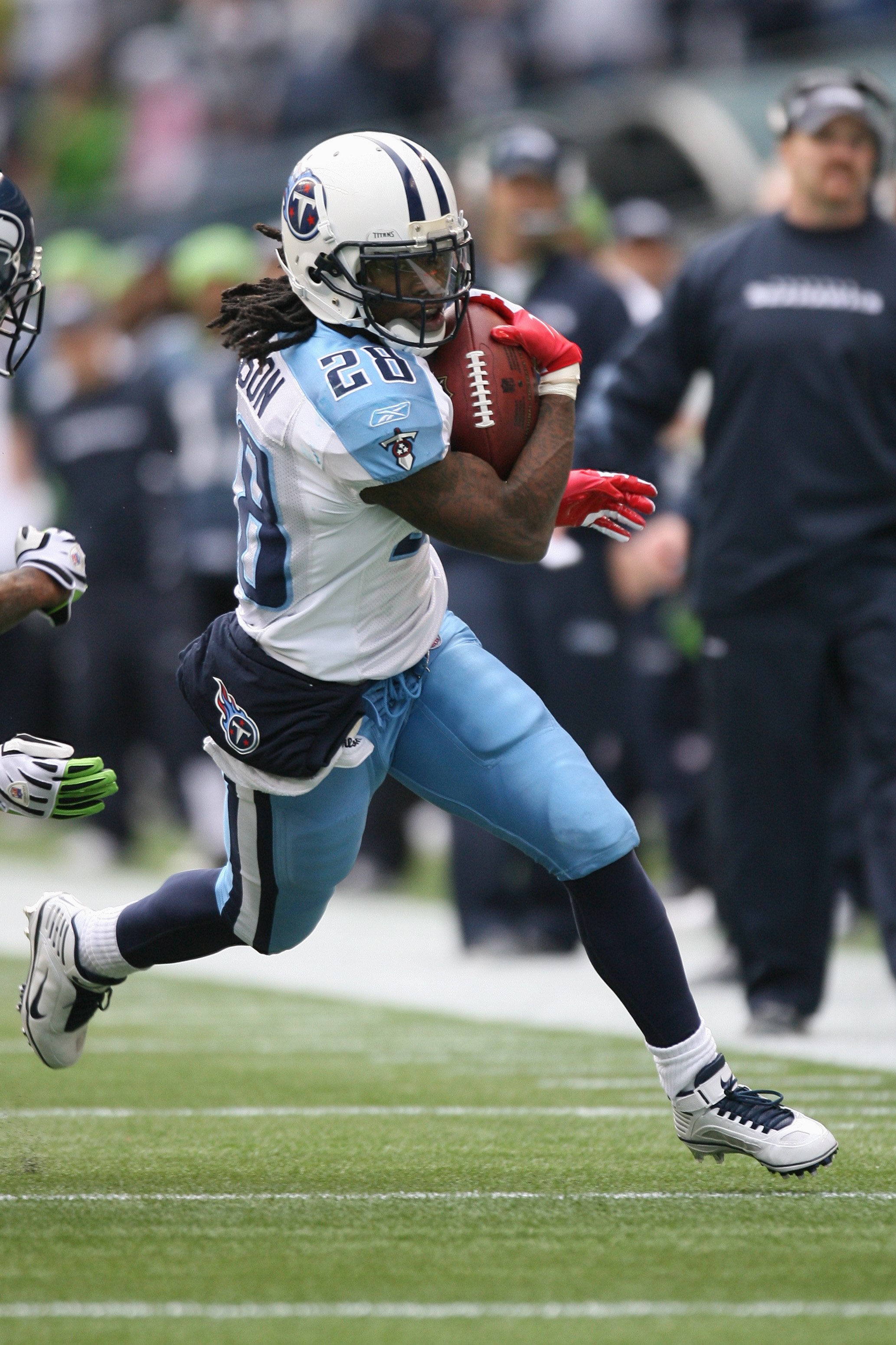 SEATTLE - JANUARY 03:  Chris Johnson #28 of the Tennessee Titans carries the ball during the game against the Seattle Seahawks on January 3, 2010 at Qwest Field in Seattle, Washington. (Photo by Otto Greule Jr/Getty Images)