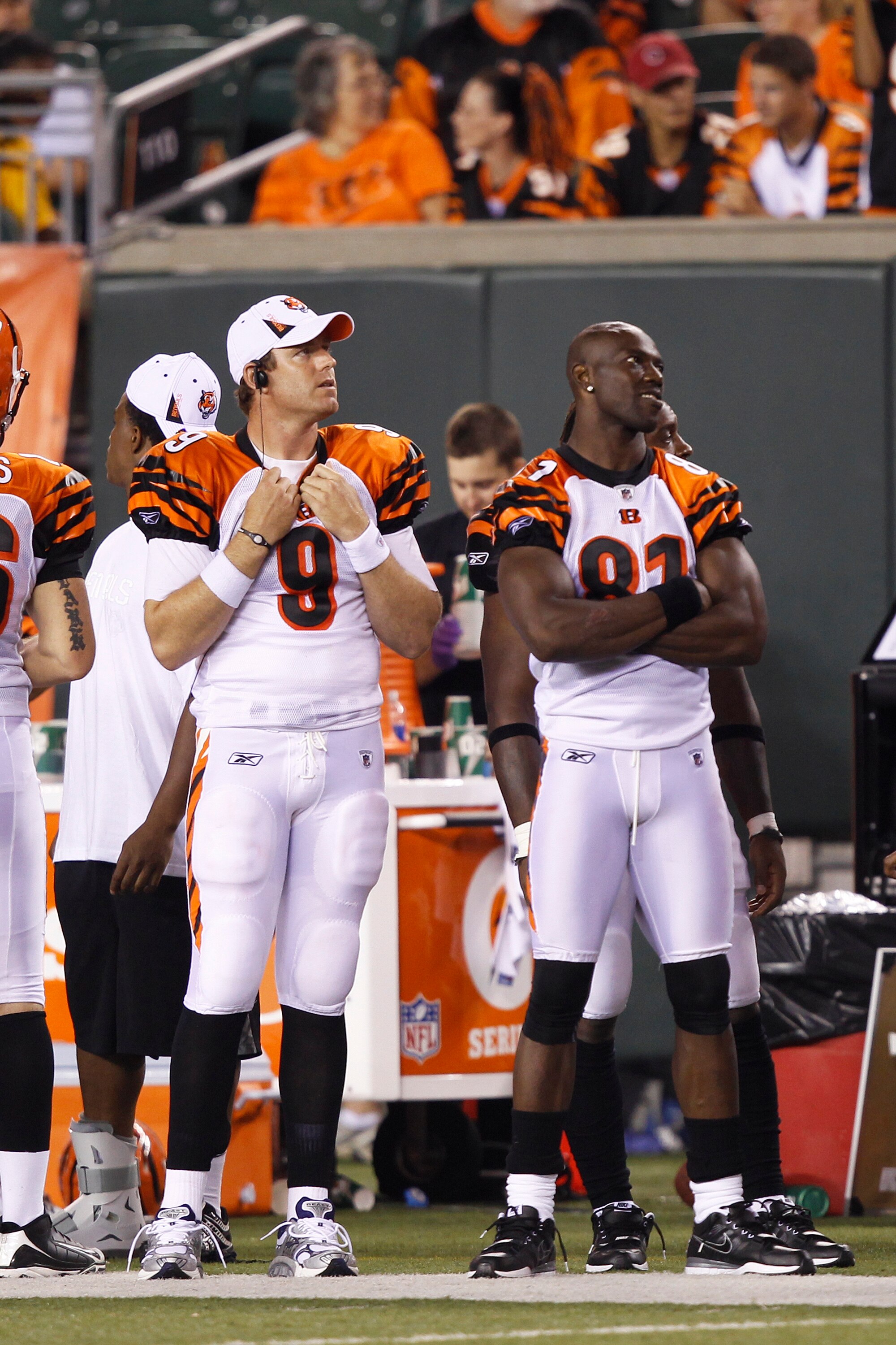CINCINNATI, OH - AUGUST 15: Carson Palmer #9 and Terrell Owens #81 of the Cincinnati Bengals look on against the Denver Broncos during a preseason game at Paul Brown Stadium on August 15, 2010 in Cincinnati, Ohio. The Bengals won 33-24. (Photo by Joe Robb