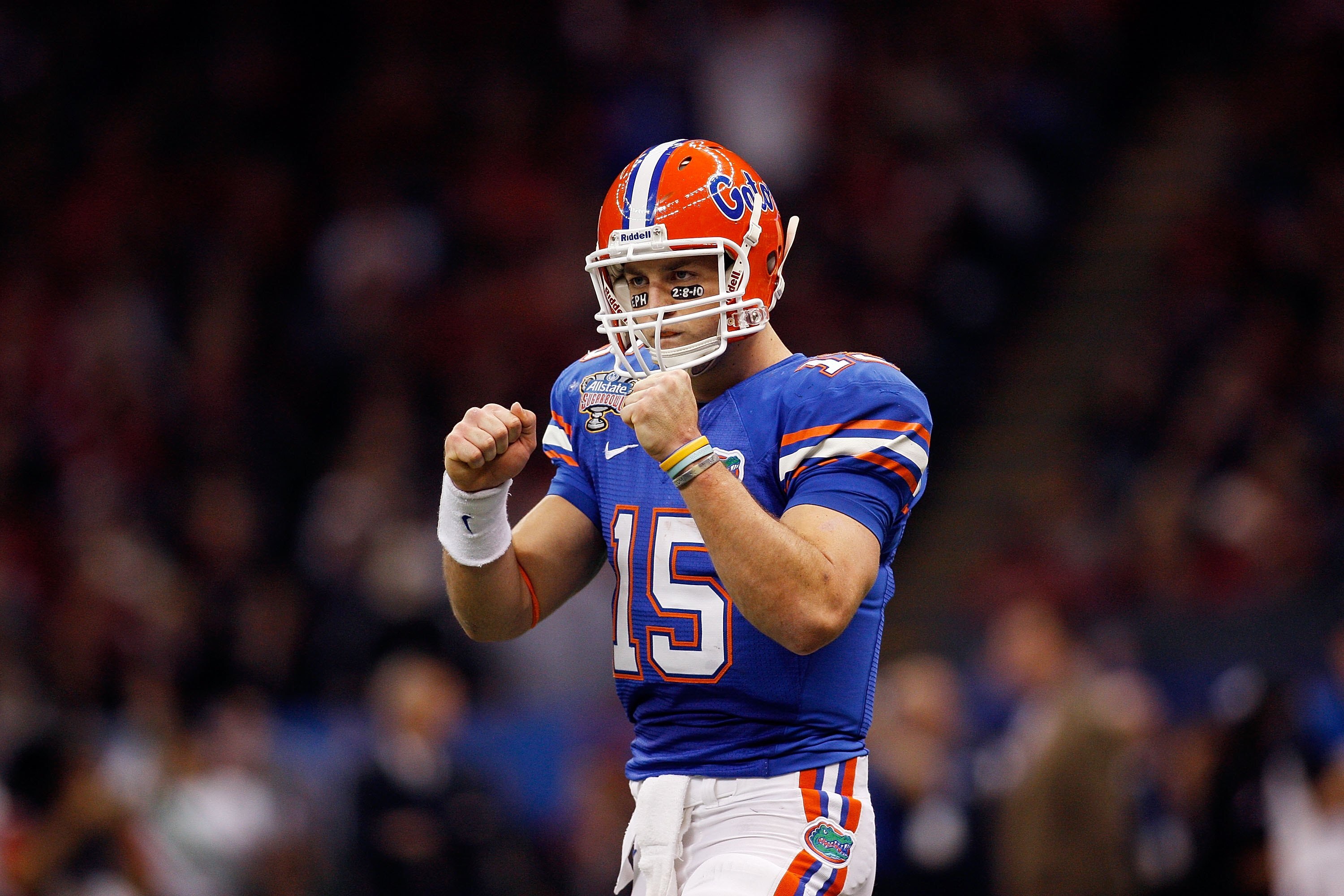 NEW ORLEANS - JANUARY 01:  Tim Tebow #15 of the Florida Gators reacts after a touchdown against the Cincinnati Bearcats during the Allstate Sugar Bowl at the Louisana Superdome on January 1, 2010 in New Orleans, Louisiana.  (Photo by Chris Graythen/Getty