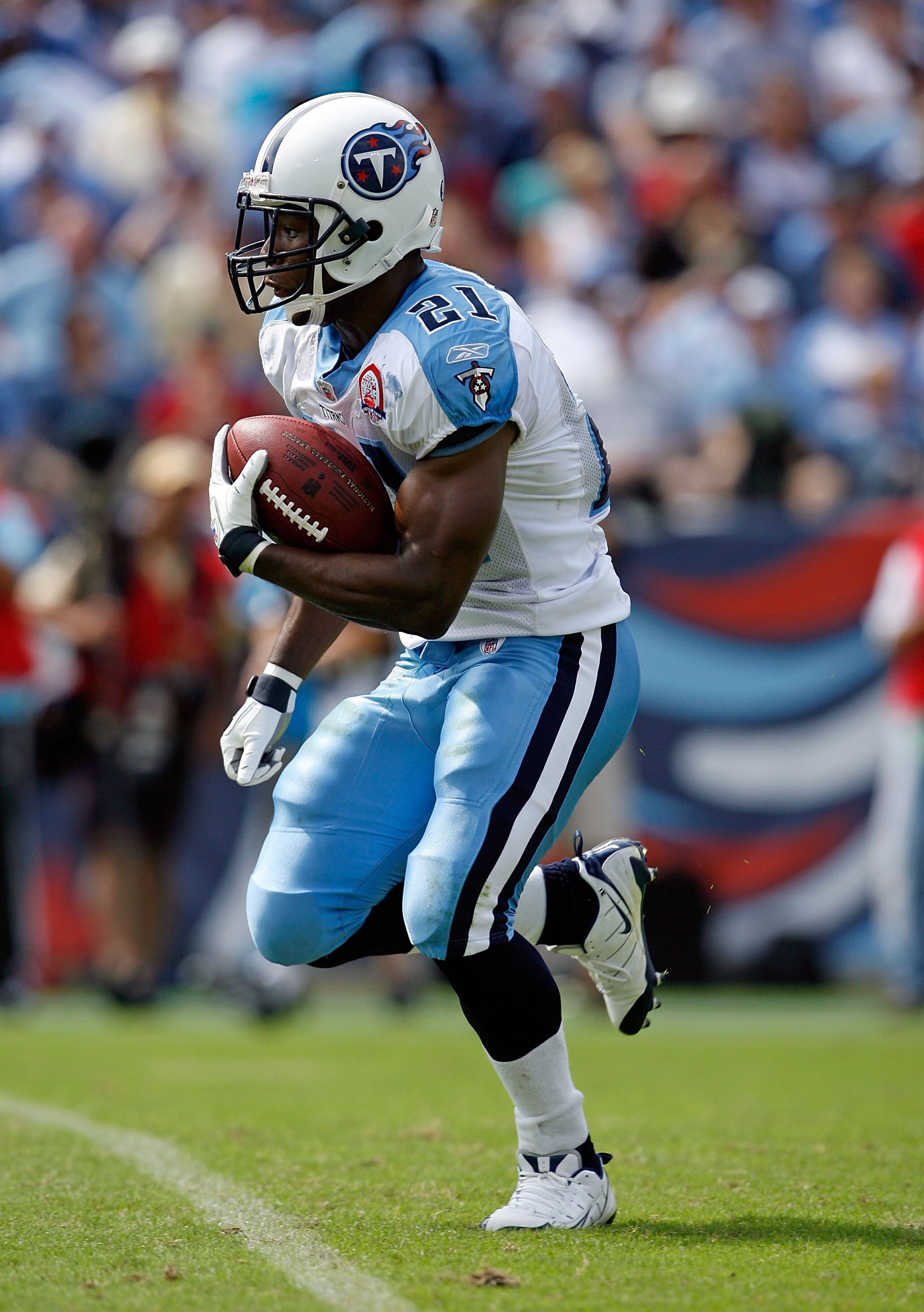 NASHVILLE, TN - SEPTEMBER 20:  Javon Ringer #21 of the Tennessee Titans runs with the ball during the NFL game against the Houston Texans at LP Field on September 20, 2009 in Nashville, Tennessee.  (Photo by Andy Lyons/Getty Images)