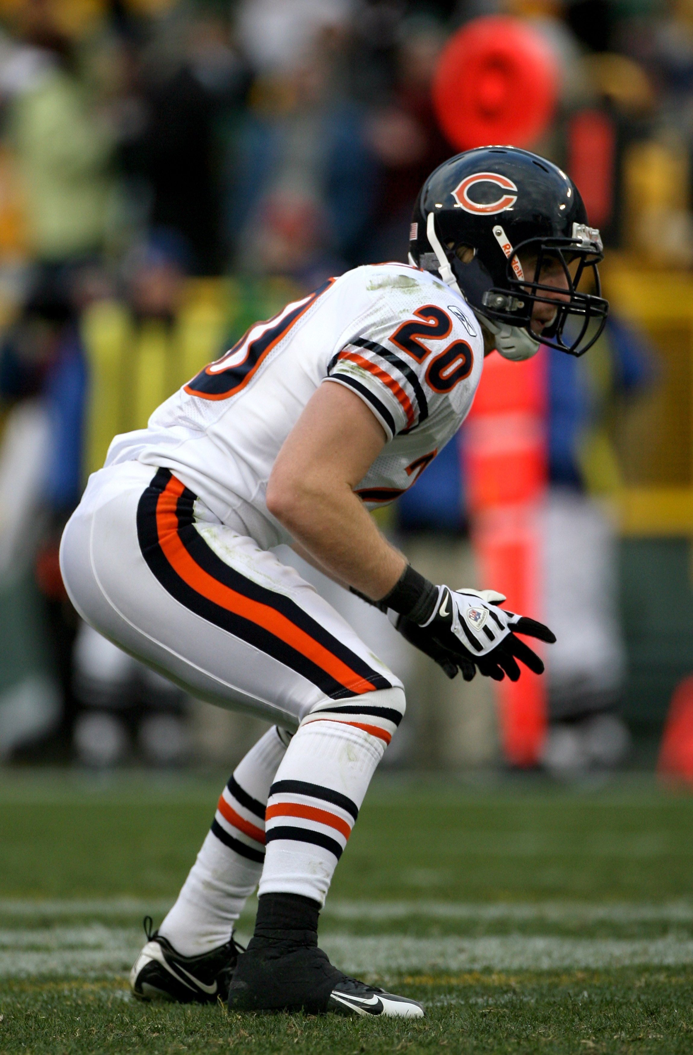 GREEN BAY, WI - NOVEMBER 16:  Safety Craig Steltz #20 of the Chicago Bears plays with the special teams unit as he prepares for a kick off return against the Green Bay Packers during NFL action at Lambeau Field on November 16, 2008 in Green Bay, Wisconsin