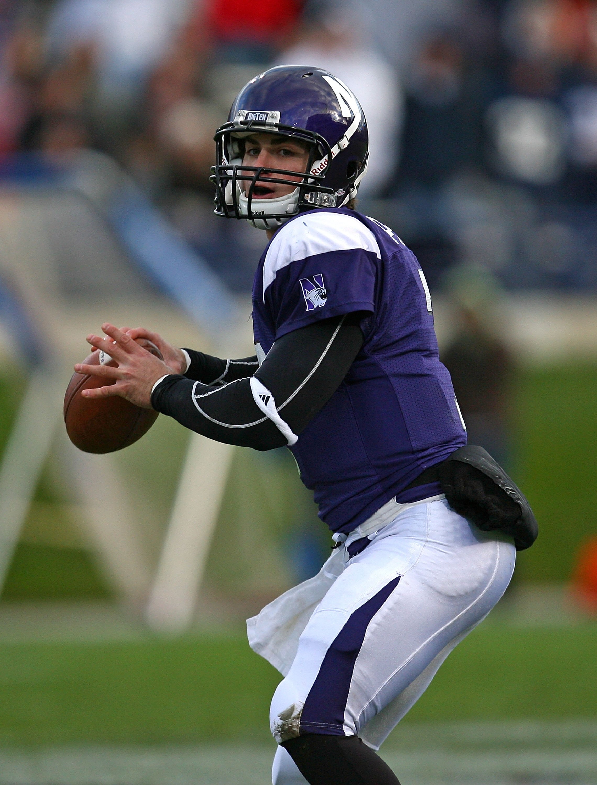 EVANSTON, IL - OCTOBER 31: Dan Persa #7 of the Northwestern Wildcats prepares to throw a pass against the Penn State Nittany Lions at Ryan Field on October 31, 2009 in Evanston, Illinois. Penn State defeated Northwestern 34-13. (Photo by Jonathan Daniel/G